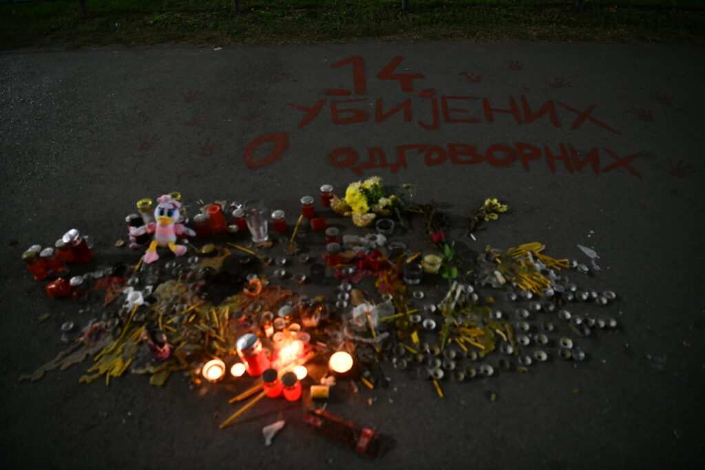 Novi Sad, 17.11.2024. Novi Protest u Novom Sadu: Počela višesatna blokada raskrsnice kod Železničke stanice Foto: Vesna Lalić/Nova.rs