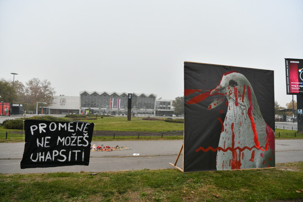 Novi Sad, 17.11.2024. Novi Protest u Novom Sadu: Počela višesatna blokada raskrsnice kod Železničke stanice Foto: Vesna Lalić/Nova.rs
