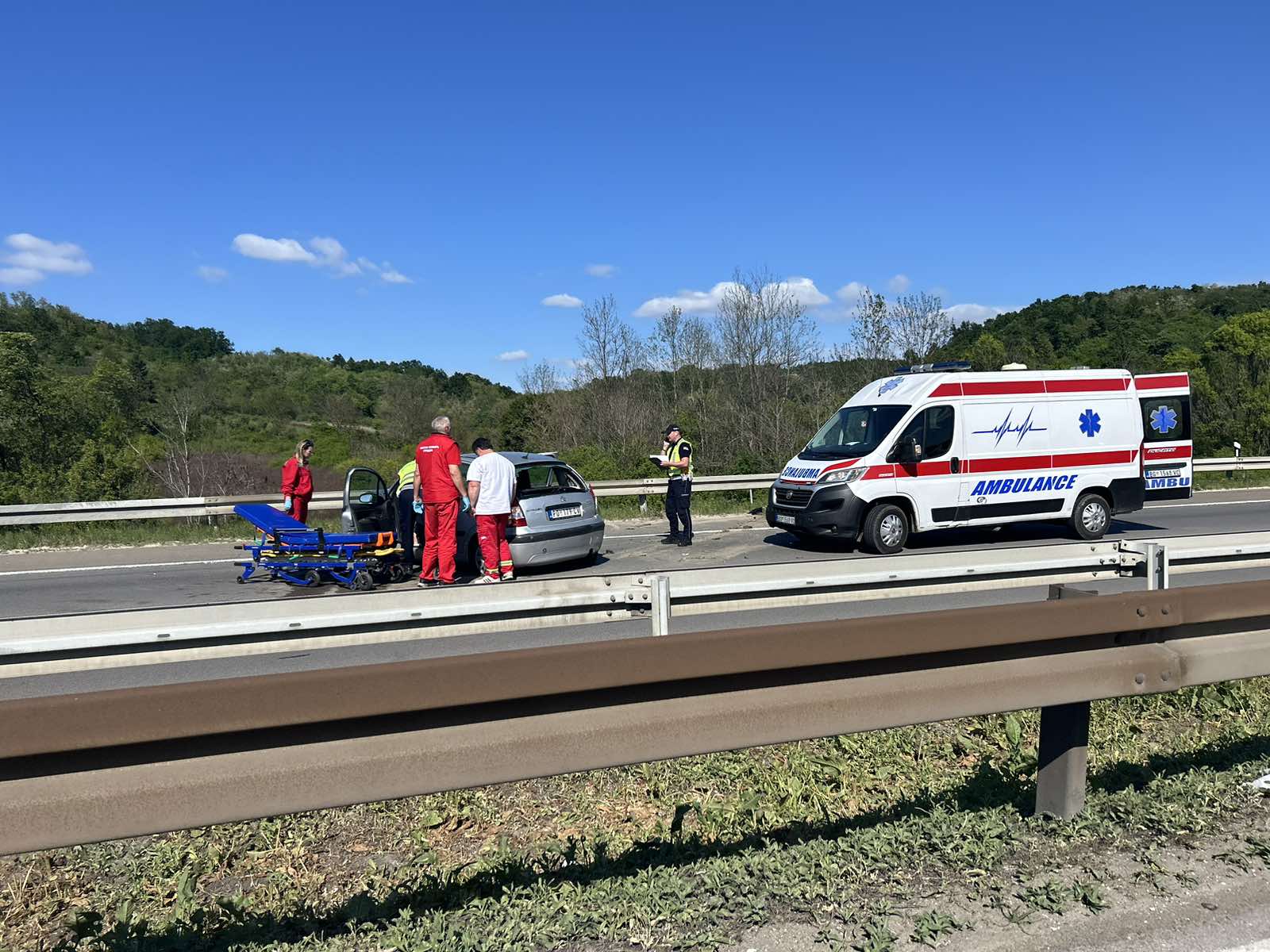 Saobraćajna nesreća, hitna pomoć, policija, uviđaj, uvidjaj, autoput, auto-put, u blizni naplatne rampe, Vrčin