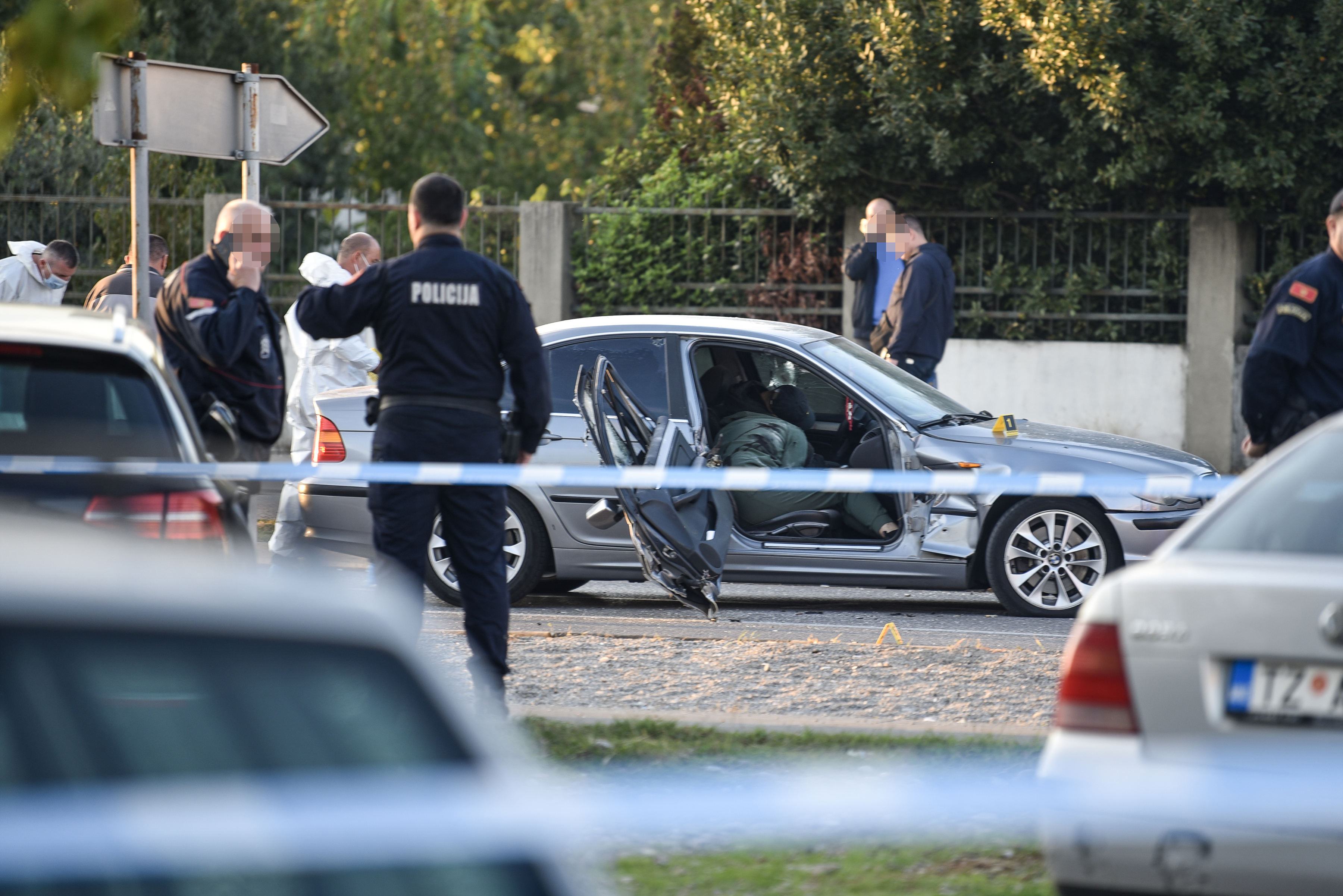 wo people were killed in a shooting in Podgorica, on the roundabout towards Niksic, it was confirmed in the official statement of the Police Administration.Dve osobe ubijene su u pucnjavi u Podgorici, na kruznom toku ka Niksicu, potvrdjeno je u zvanicno