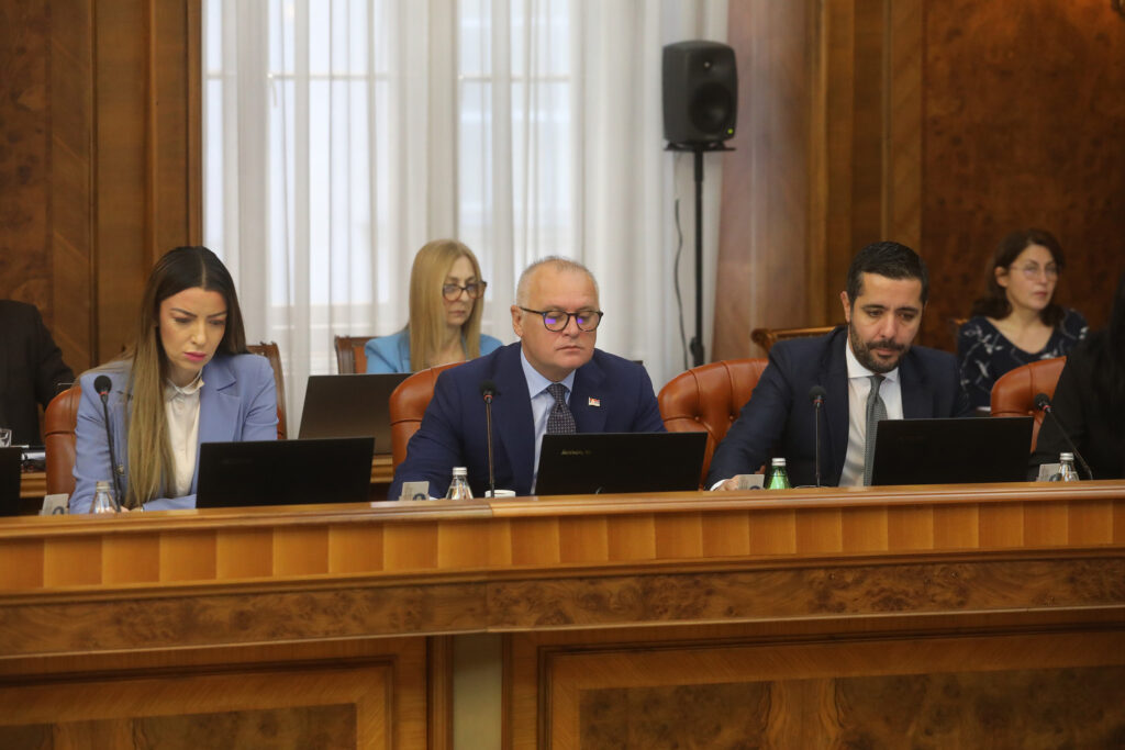 Beograd, 10. oktobra 2024.-Sednica Vlade Republike Srbije. Na fotografiji Adrijana Mesarović, Goran Vesić, Tomislav Momirović. FOTO TANJUG/ VLADA REPUBLIKE SRBIJE/ SLOBODAN MILJEVIĆ/ nr