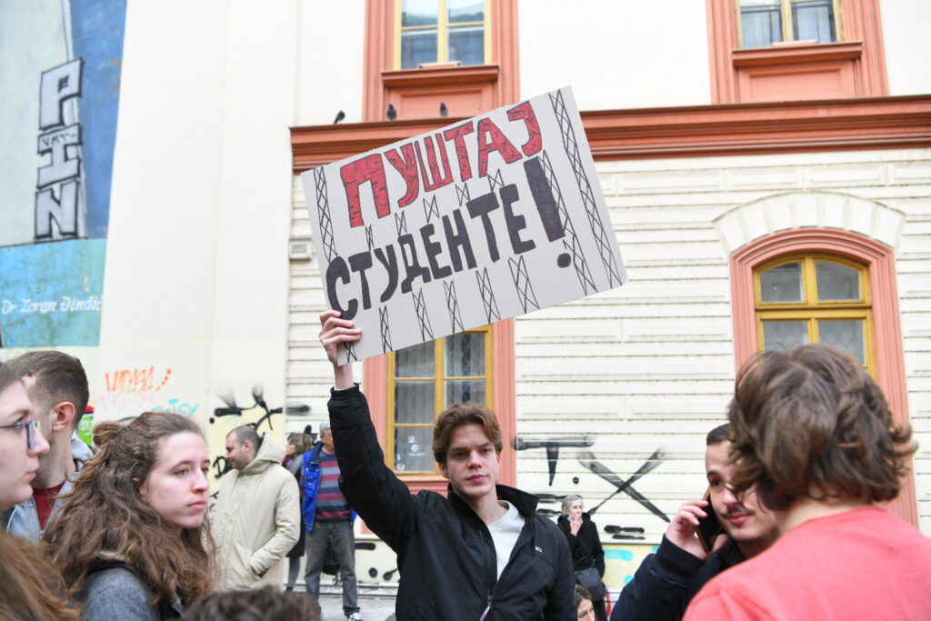 Beograd, 27.12.2023. Protest studenata ispred Filozofskog fakulteta povodom izborne krađe Foto: Amir Hamzagić/Nova.rs
