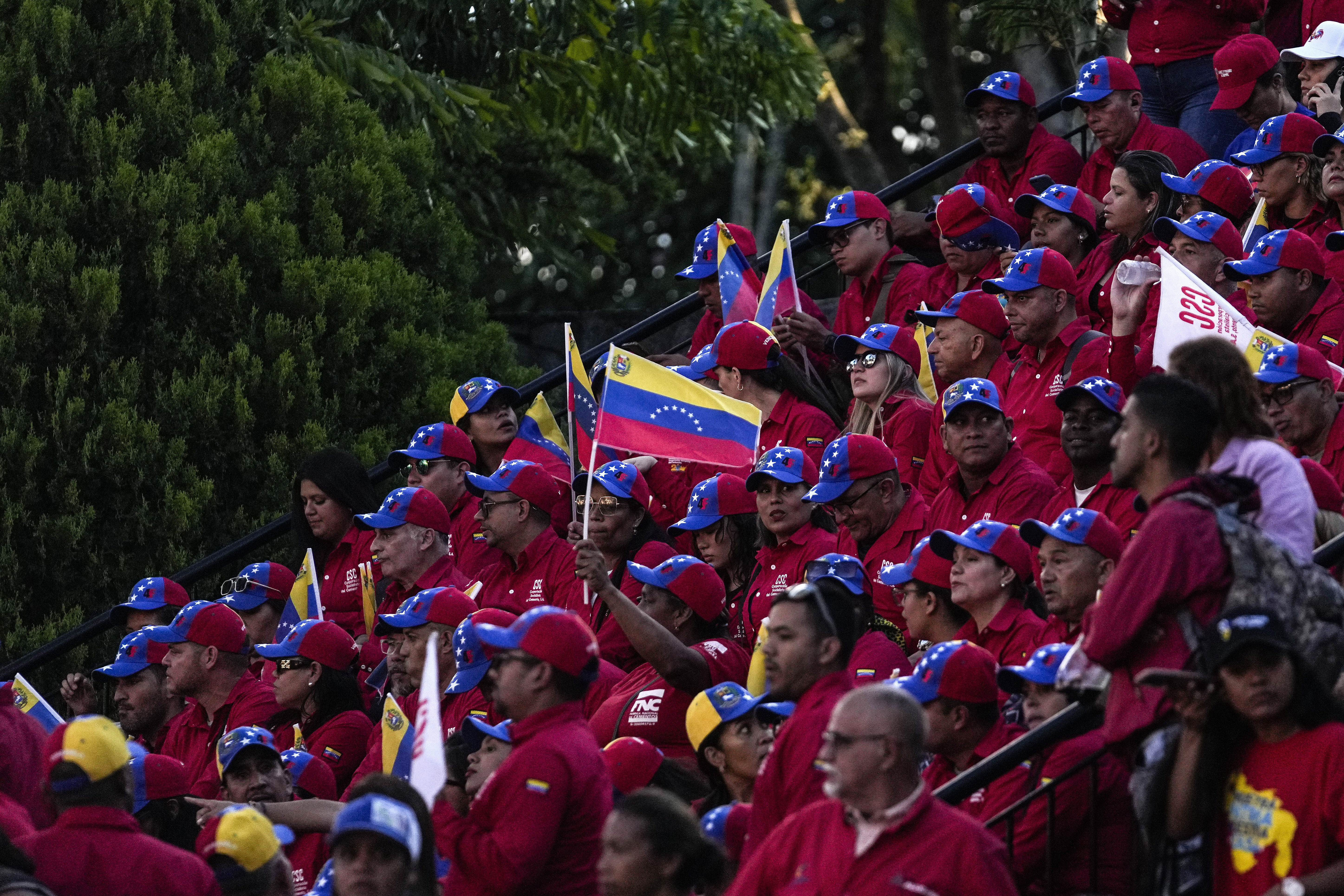 Government supporters rally in defense of President Nicolas Maduro's reelection outside Miraflores presidential palace in Caracas, Venezuela, Wednesday, July 31, 2024. (AP Photo/Matias Delacroix)