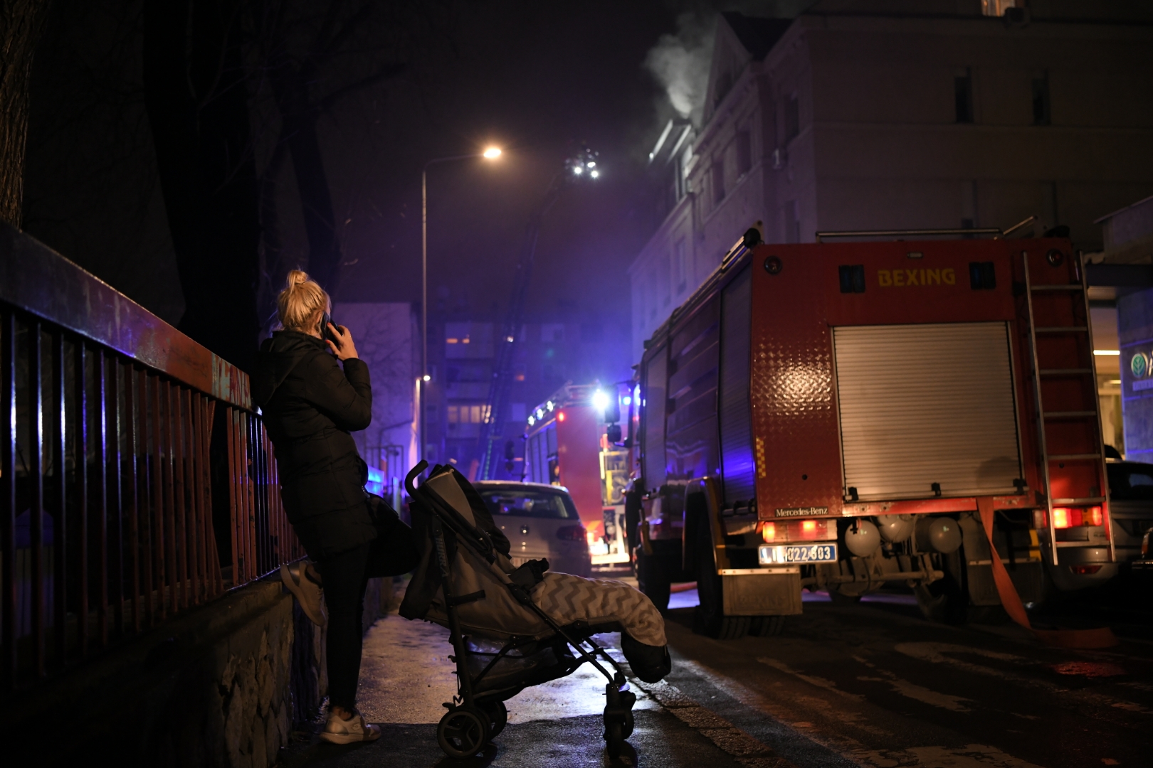 Beograd 01. februar 2021. Pozar Zvezdara ulica Cirila i Metodija stambena zgrada vatrogasci Foto:Dragan Mujan/Nova.rs