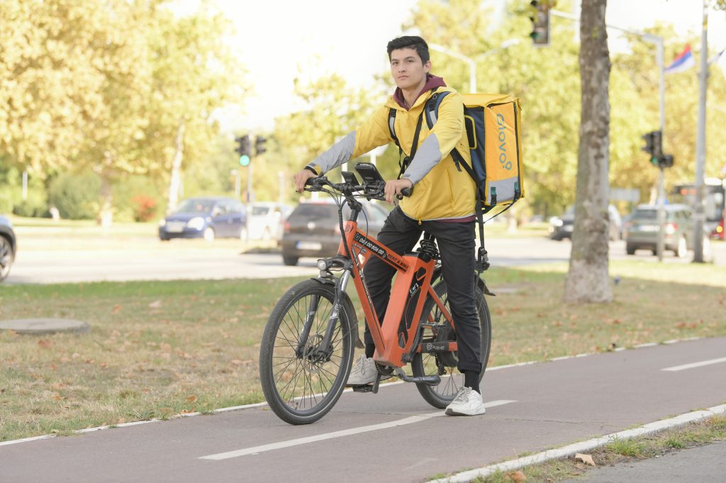 dostavljač hrane glovo  Shodruh Kodirov Uzbekistanac