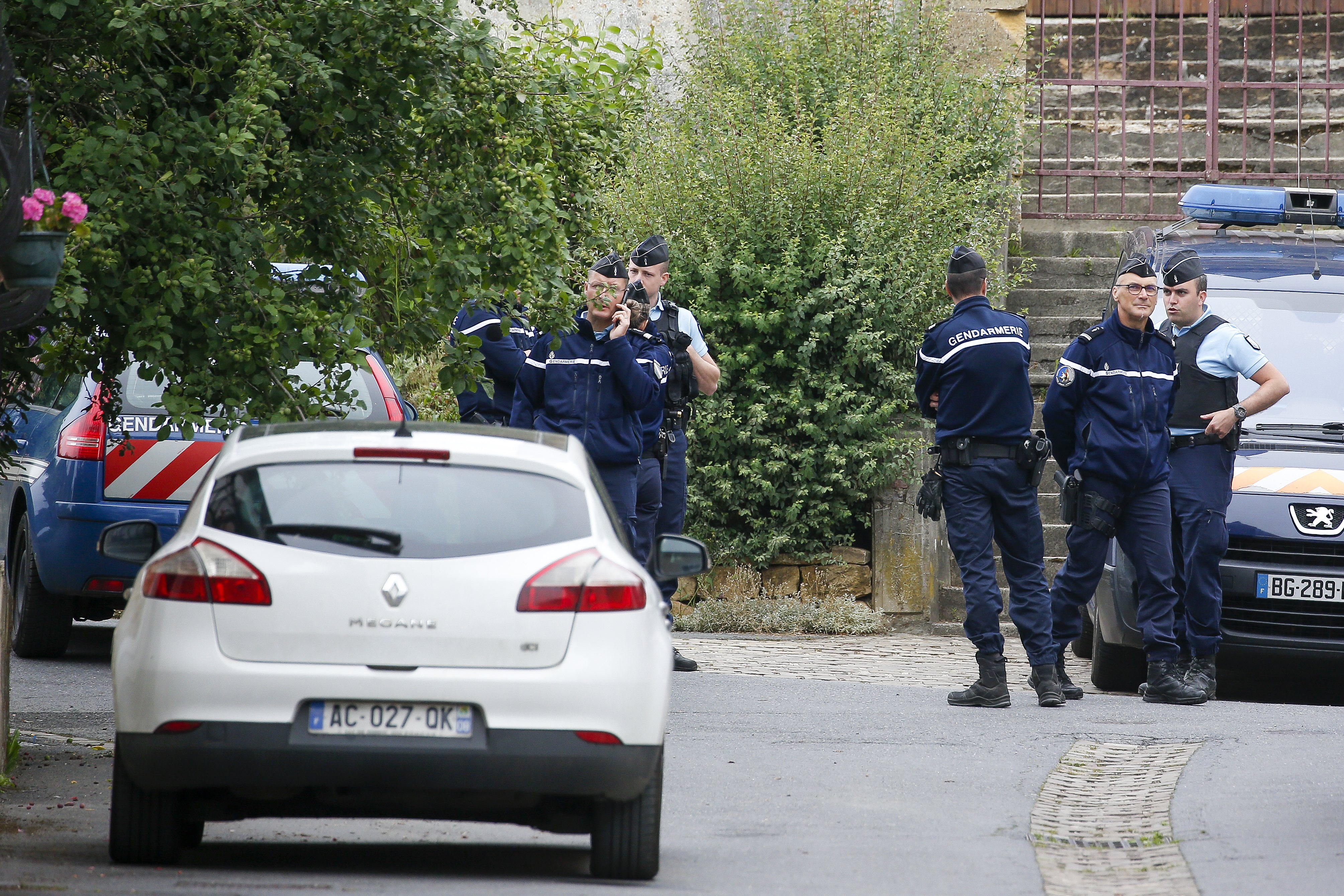 Francuska policija Police search for Michel Fourniret victim's body in Ville-sur-Lumes, France