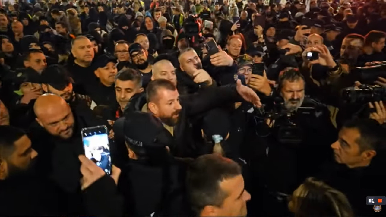 Miljan Vračević na blokadi u Beogradu na vodi