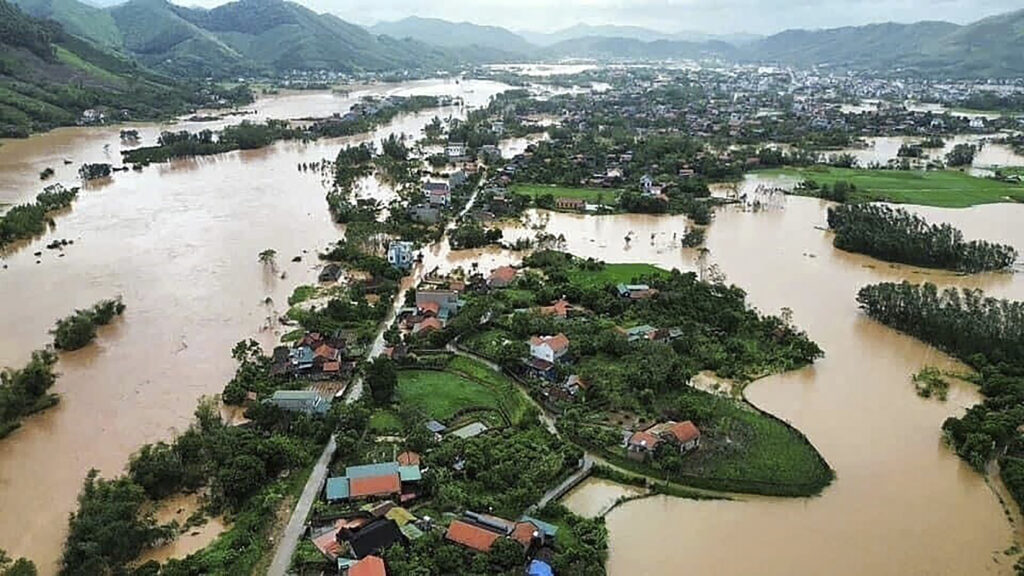 Flood triggered by Typhoon Yagi submerges houses in Bac Giang province, Vietnam Sunday, Sept. 8, 2024. (Le Danh Lam/VNA via AP)