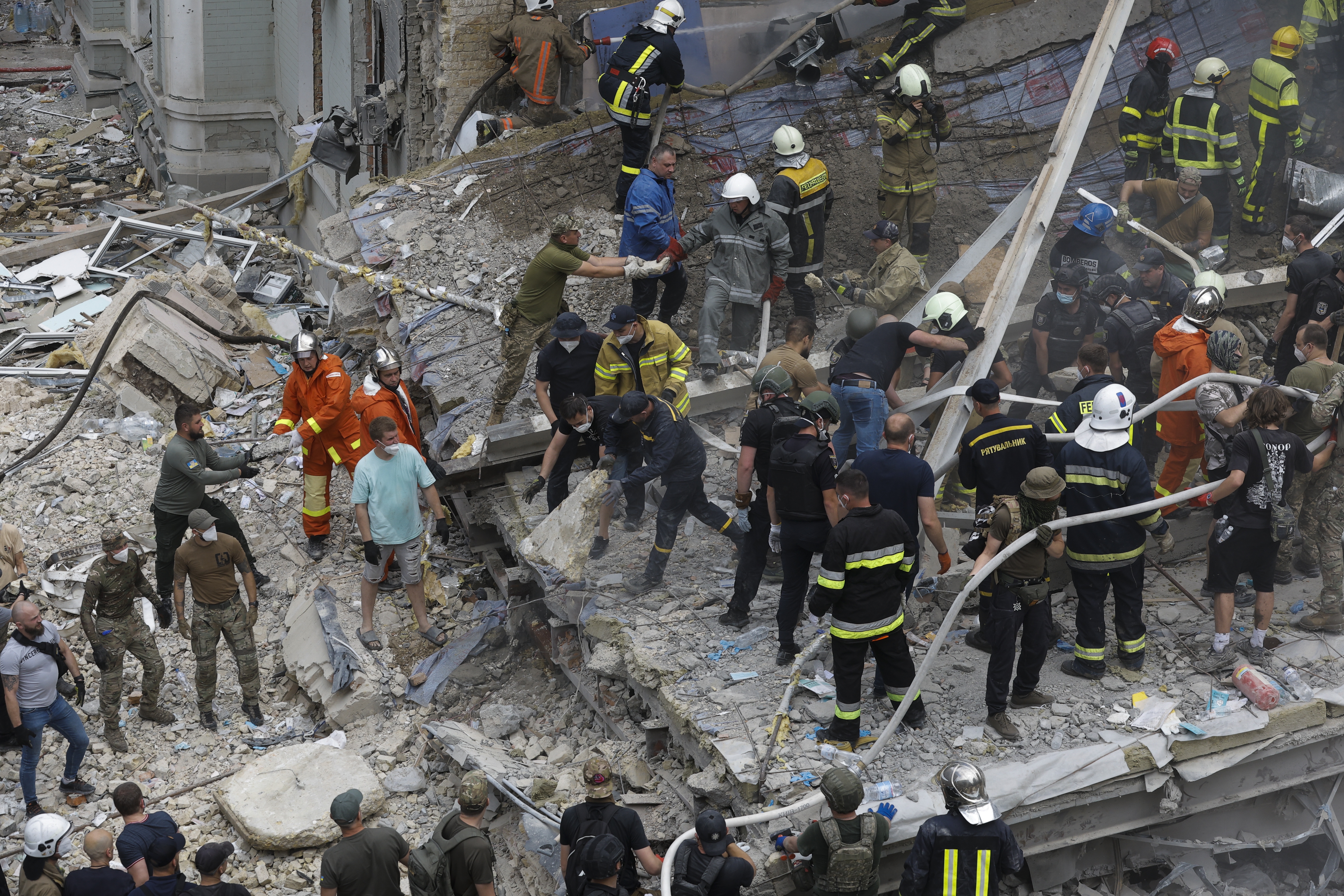 At least 7 died and 25 injured as result of shelling in Kyiv