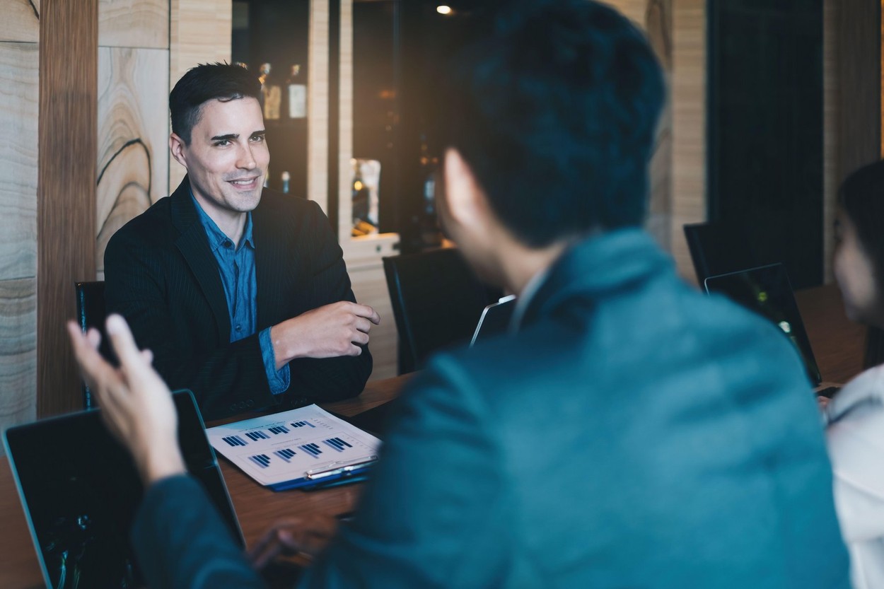 During a job interview, a man in a suit and gives a presentation about himself.,Image: 633322822, License: Royalty-free, Restrictions: , Model Release: no, Credit line: Worawee Meepian / Alamy / Alamy / Profimedia