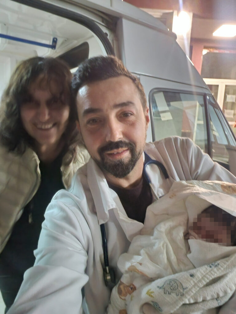 Slike privatna arhiva, bebu blurnuti, pronađena beba spasena beba hitna pomoc 
mejl poslala Dragana Kocic poznatija kao jedna od Miljana Isailovic 
Slike privatna arhiva