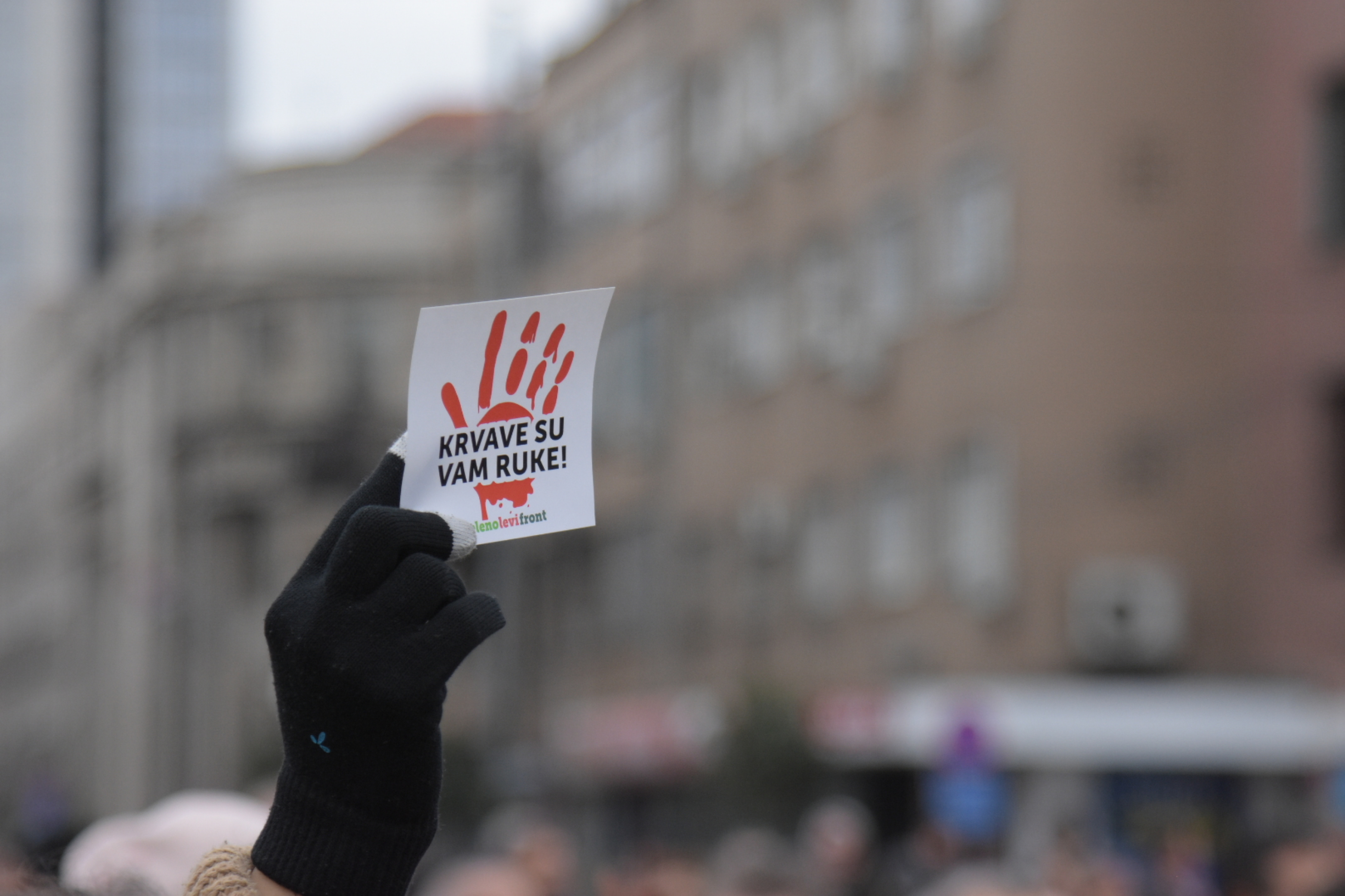 The people of Nis once again stood at exactly 11:52 in memory of the 15 victims of the tragedy at the Railway Station in Novi Sad in an organized action "Stop Serbia" and, at the call of the Nis opposition, blocked the intersection near the Basic Court.