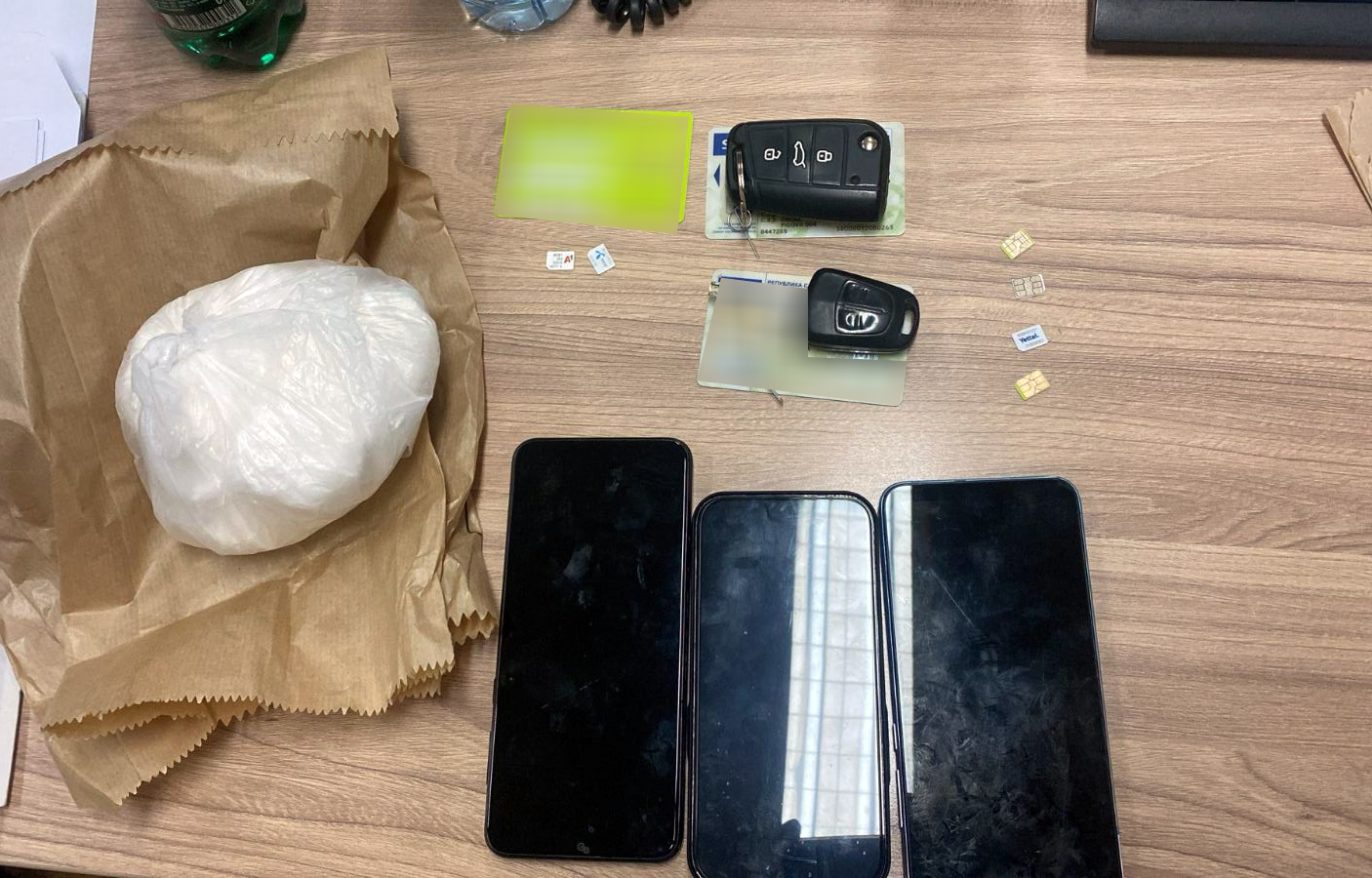 Zaplena oko 2 kg kokaina, više skupocenih automobila i veće količine novca, Foto: MUP Srbije