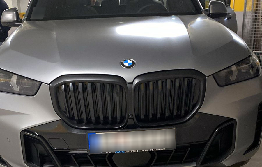 Zaplena oko 2 kg kokaina, više skupocenih automobila i veće količine novca, Foto: MUP Srbije