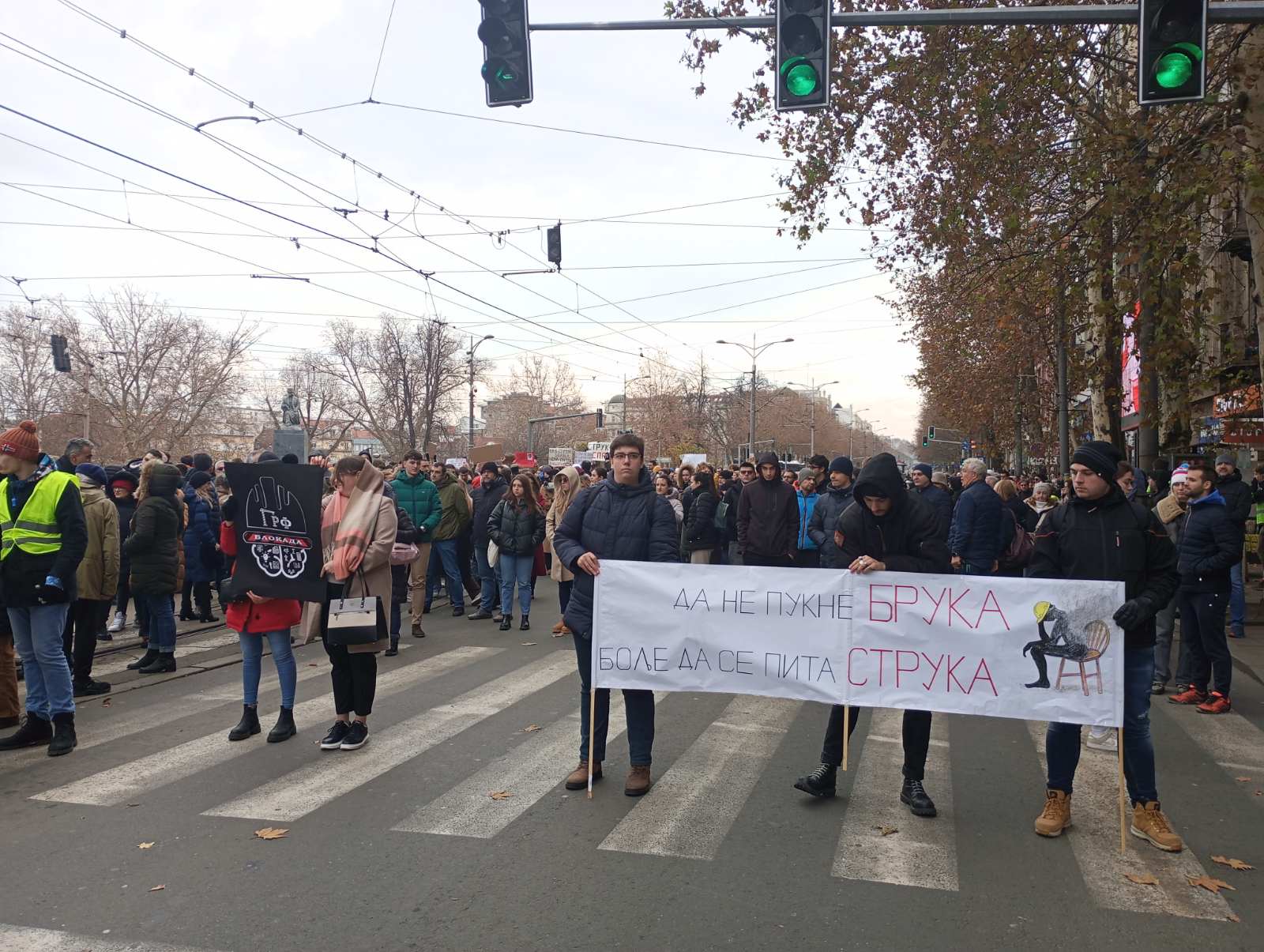 Beograd 14.12.2024. Studenti ETF-a, Elektortehnički fakultet. Blokada kod ETF, na raskrsnici Bulevara i Ruzveltove Foto: Gordana Petković/Nova.rs