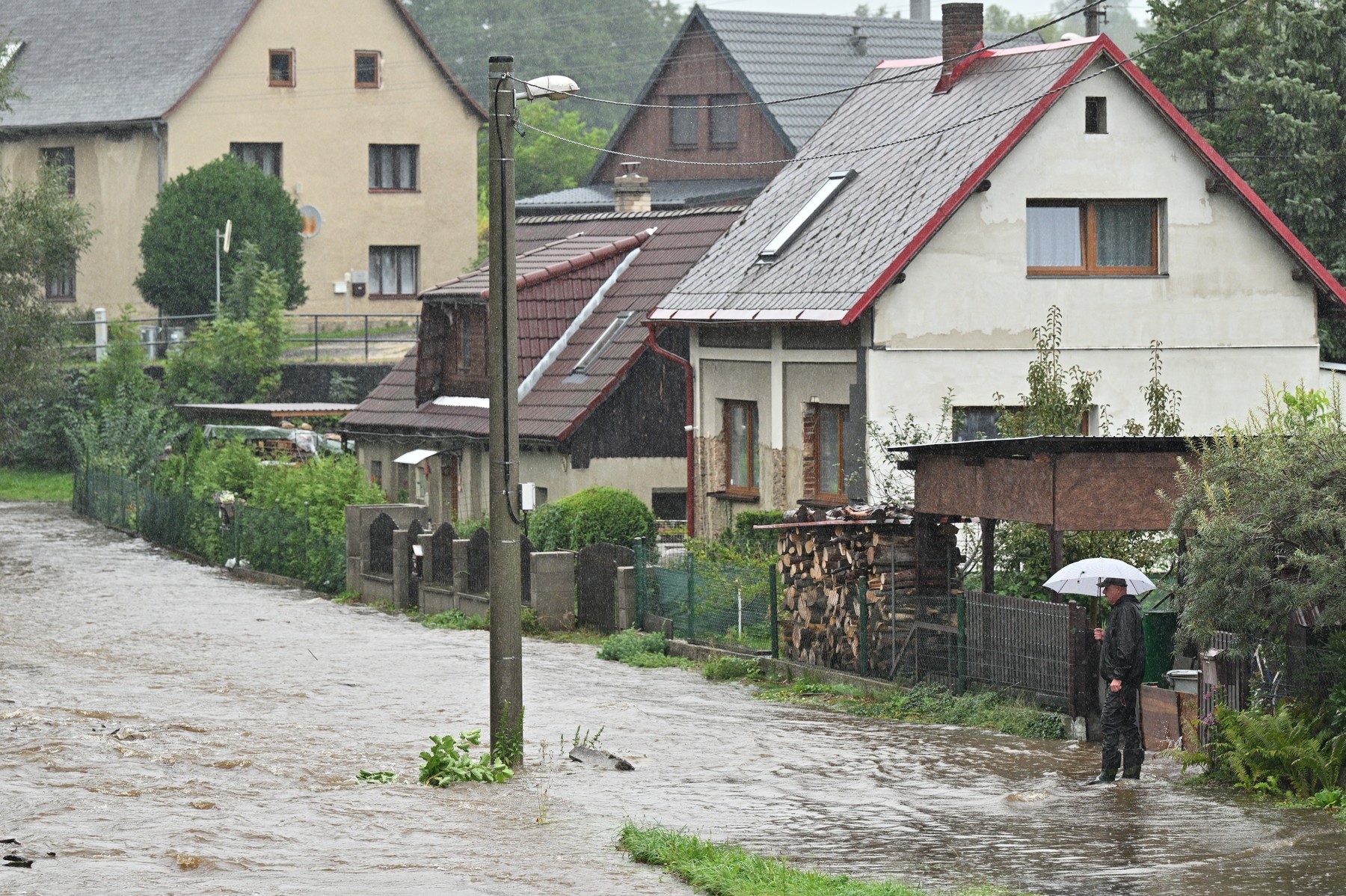 rozvodněná řeka Smědá, povodně, záplavy