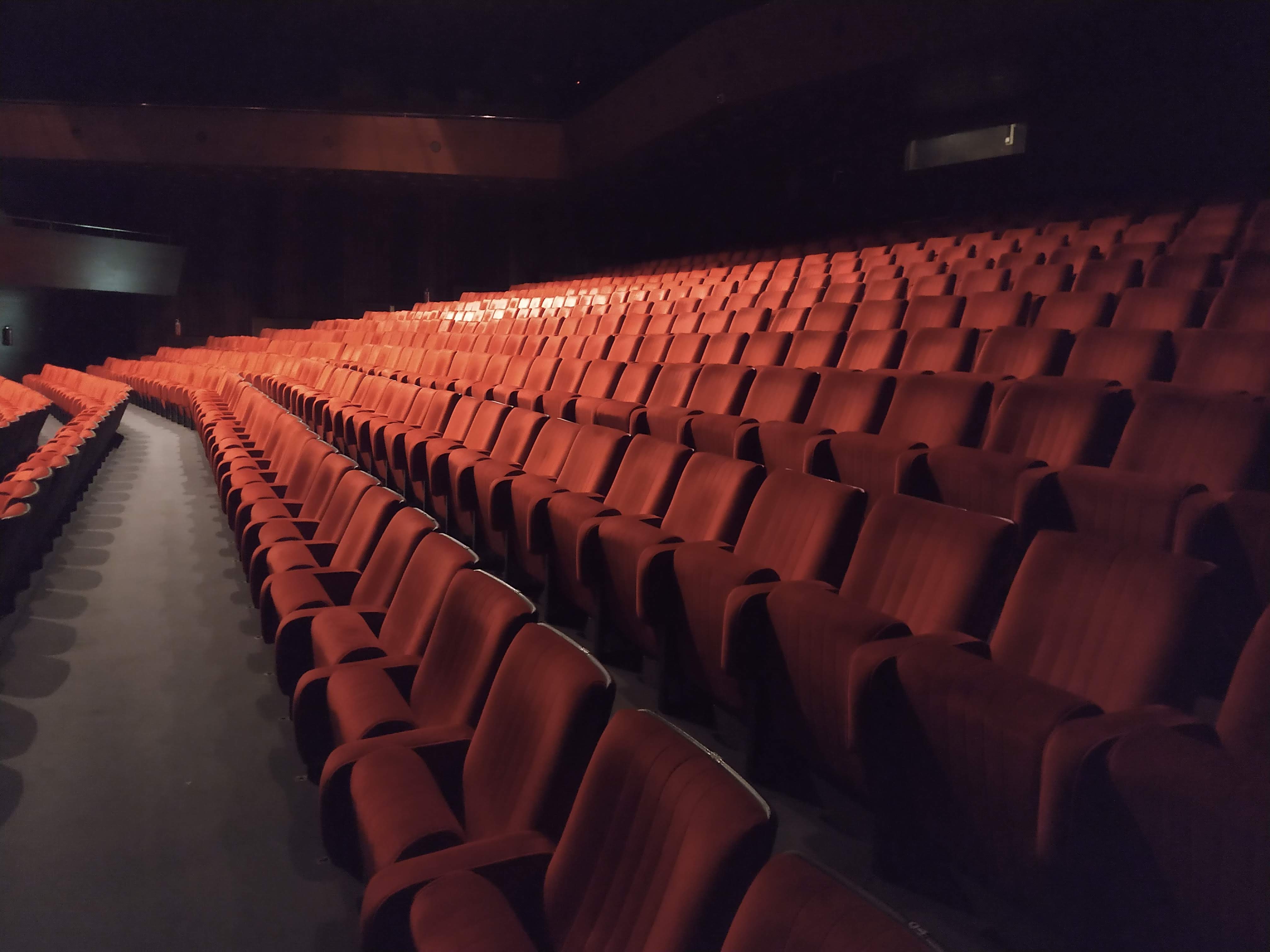 velika sala prazna foto prom SNP