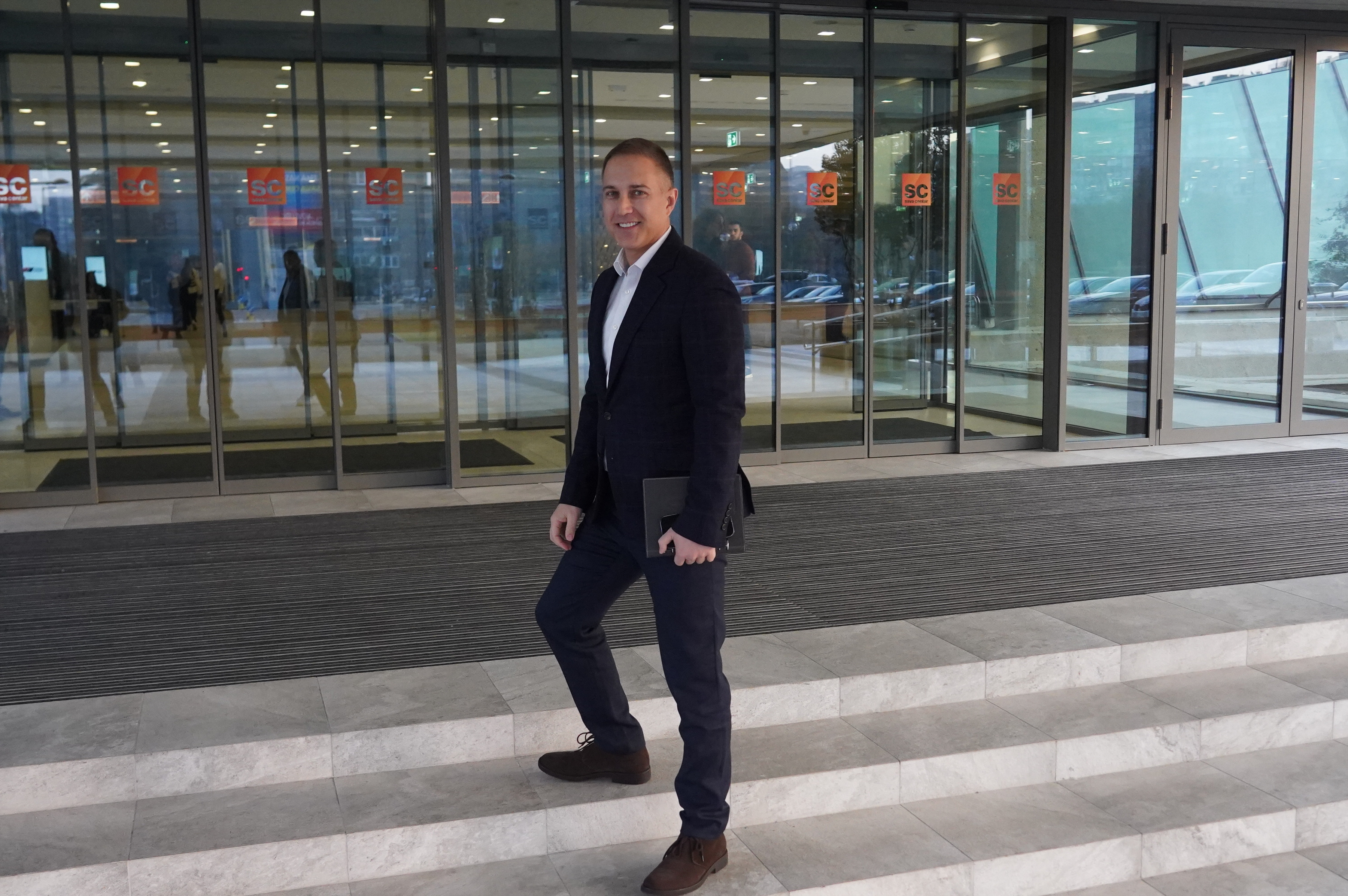 The arrival of members of the Serbian Progressive Party to the session of the Main Board of the SNS, which is held in the Sava Center.Dolazak clanova Srpske napredne stranke na sednicu Glavnog odbora SNS-a koja se odrzava u Sava centru.