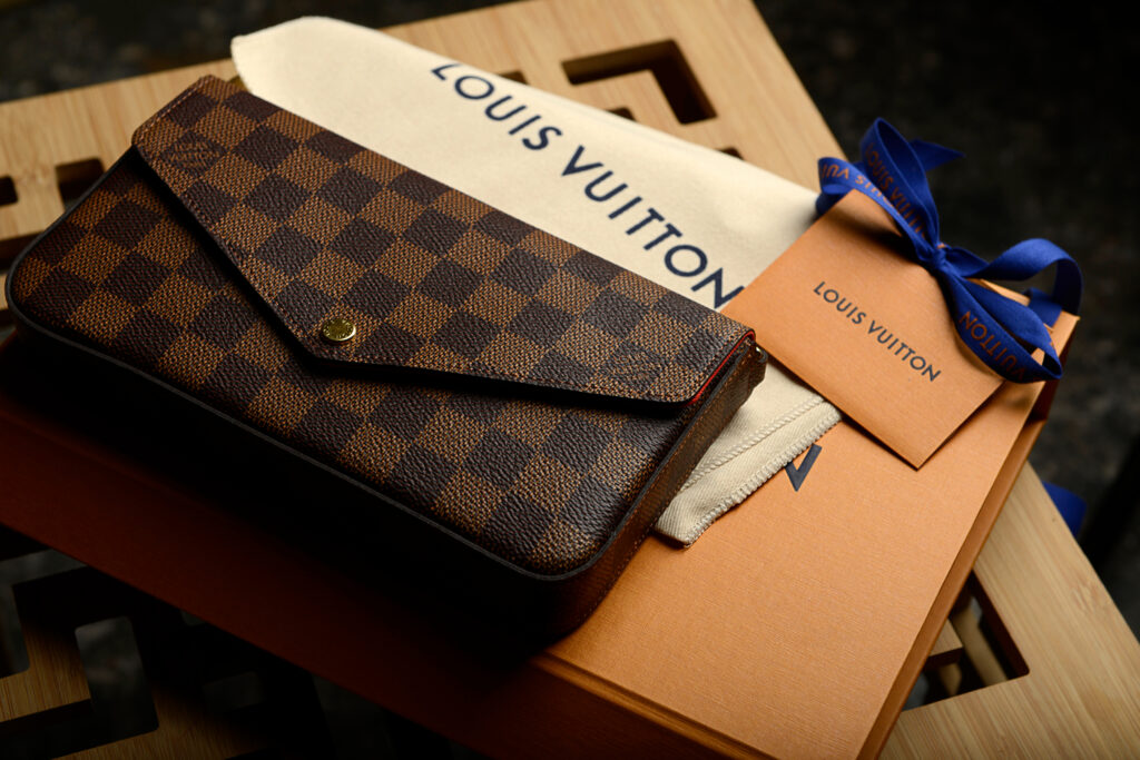 Lui Viton, Louis Vuitton, novčanik Foto: Shutterstock/Levent Konuk