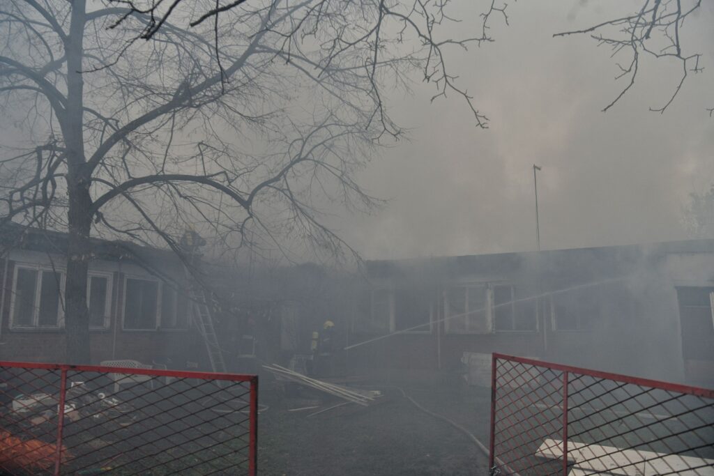 Beograd 23.12.2024. Požar u blizini Ade Ciganlije, zapalili se napušteni objekti, vatrogasci, hronika Foto: Filip Krainčanić/Nova.rs