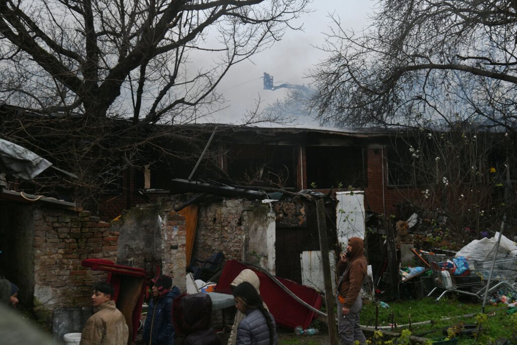 Beograd 23.12.2024. Požar u blizini Ade Ciganlije, zapalili se napušteni objekti, vatrogasci, hronika Foto: Filip Krainčanić/Nova.rs