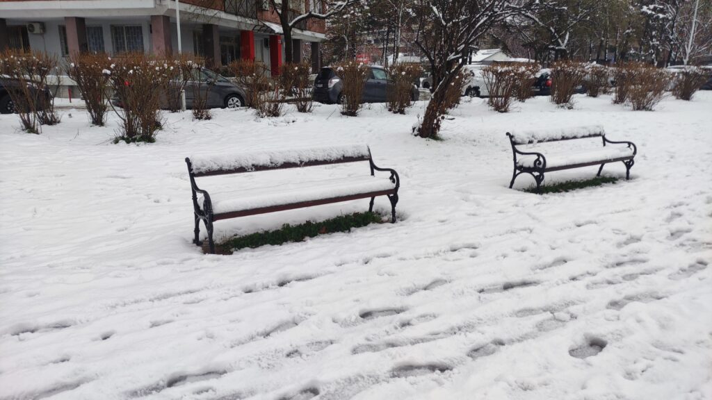 Beograd 24.12.2024. Sneg u Beogradu, zima, napadao sneg, bljuzgavica, bljuzga, vreme, vremenska prognoza Foto: Zoran Lončarević/Nova.rs