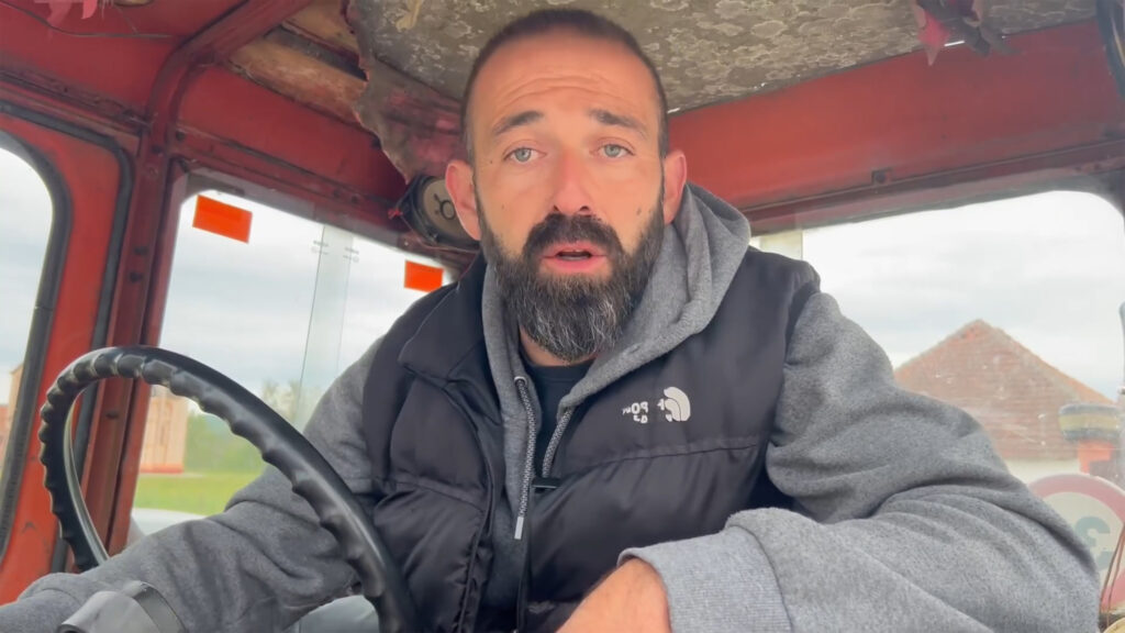 Slobodan Vidojević  Celo selo ga ispratilo u zatvor zbog neplaćene saobraćajne kazne Čačak