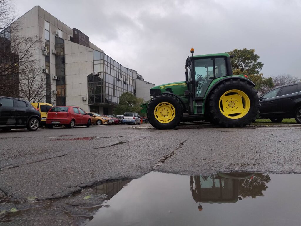 traktor protest poljoprivrednici