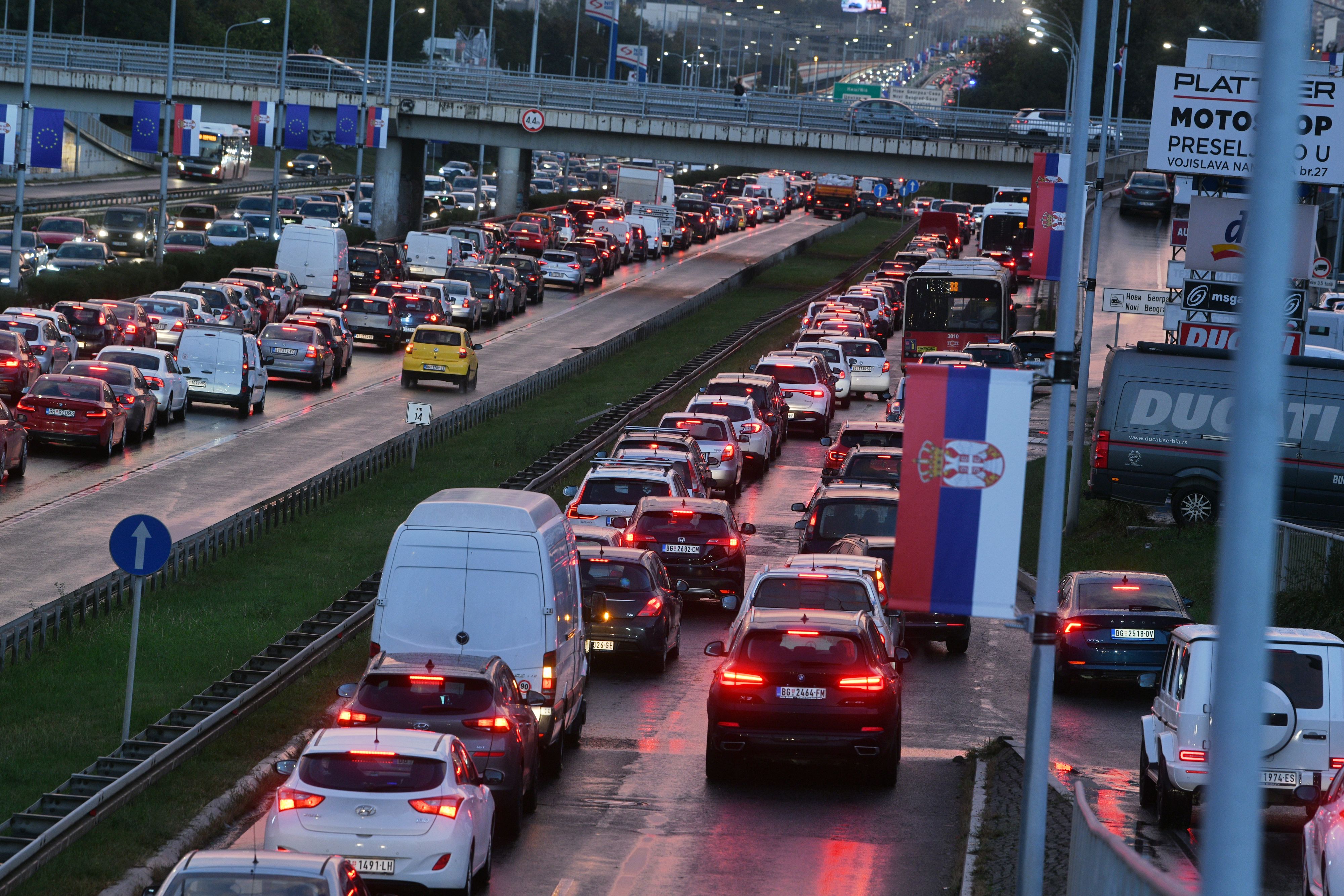 Beograd 03.11.2023. Gužva, saobraćaj, zastoj, auto put, autoput, zalazak sunca Foto: Filip Krainčanić/Nova.rs