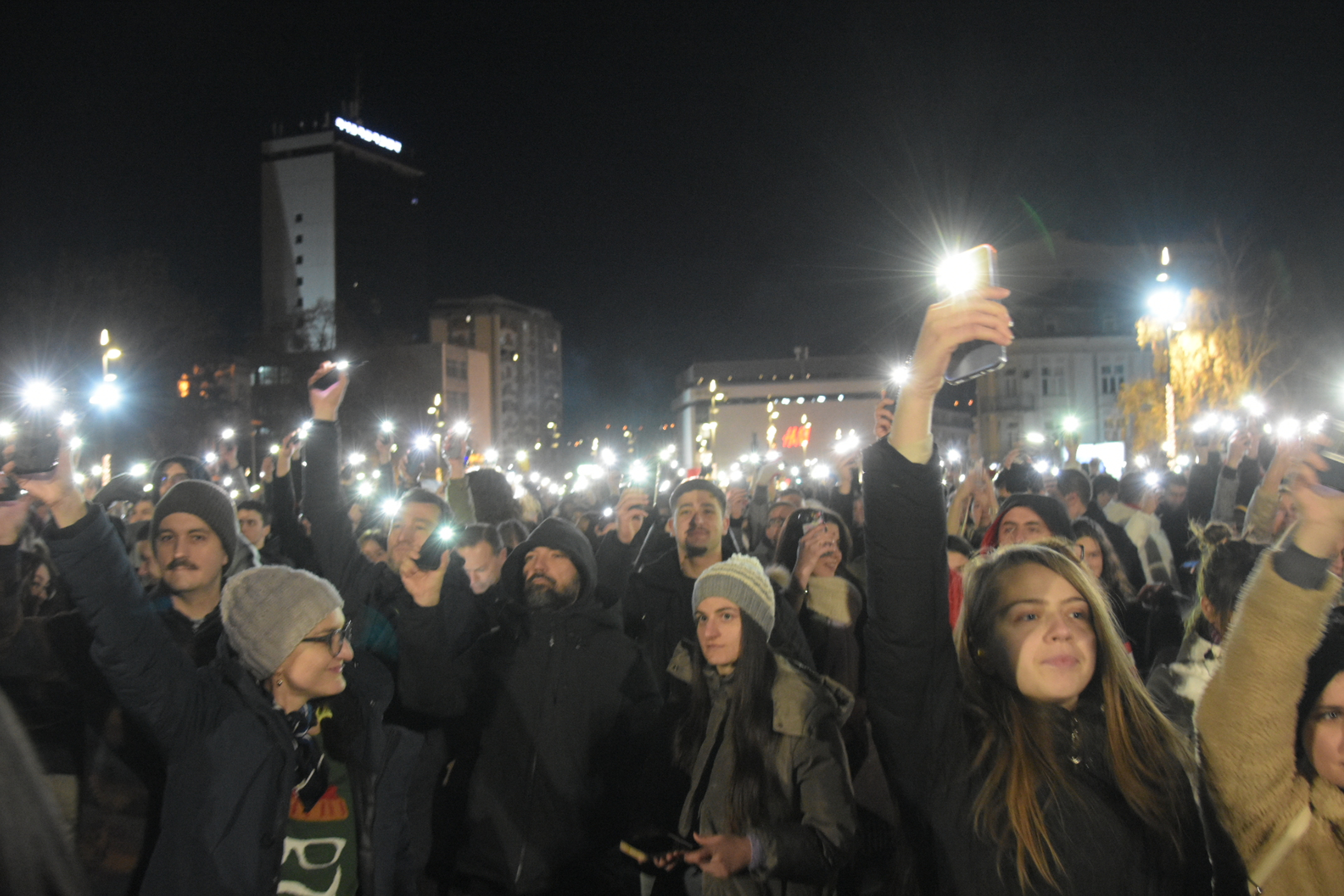 Numerous students and citizens gathered in Nis at the intersection of Vojvode Misica and Bulevar Nemanjica to first observe 16 minutes of silence to honor the victims of the accident at the Novi Sad Railway Station and the child killed in the attack at th