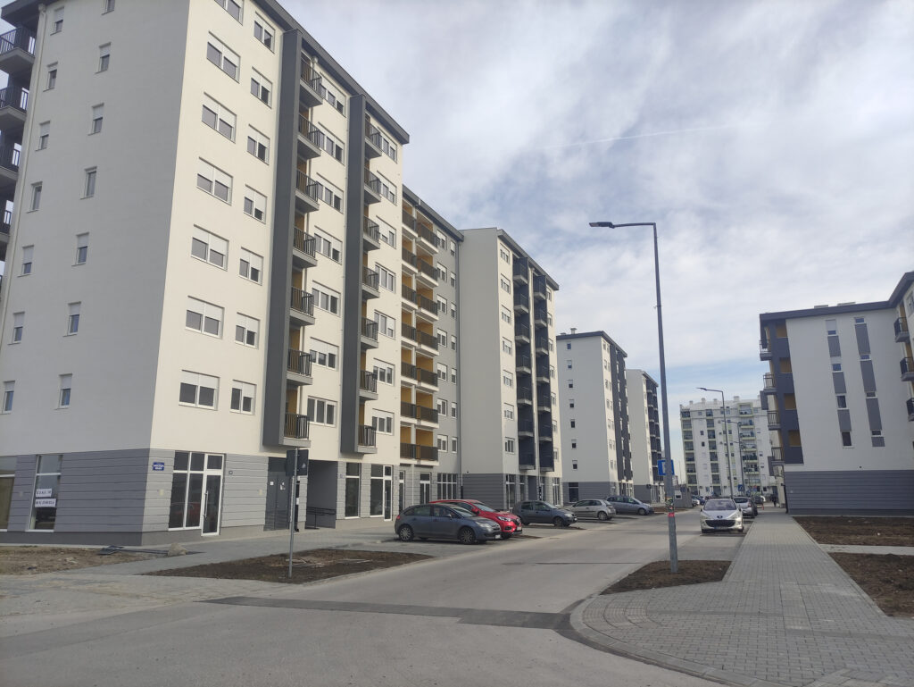 novi sad 14.02.2024 zavrsene zgrade u naselju Jugovićevo za snage bezbednosti U prizemlju zgrada su lokali koji su prodati pre godinu i po, dok stanove koji su odavno gotovi još uvek ne daju bezbednjacima