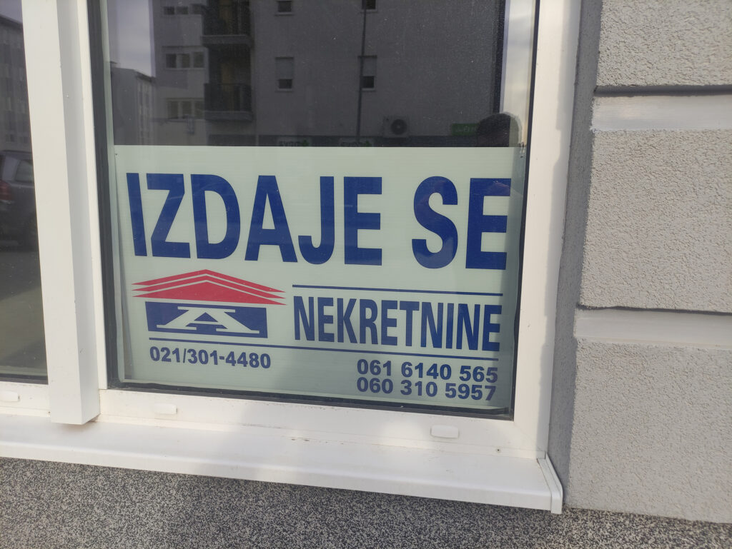 novi sad 14.02.2024 zavrsene zgrade u naselju Jugovićevo za snage bezbednosti U prizemlju zgrada su lokali koji su prodati pre godinu i po, dok stanove koji su odavno gotovi još uvek ne daju bezbednjacima