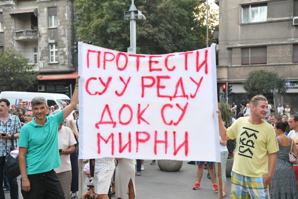 Beograd 01.09.2024. Protest ispred RTS-a protiv kopanja litijuma, litijum, Rio Tinto