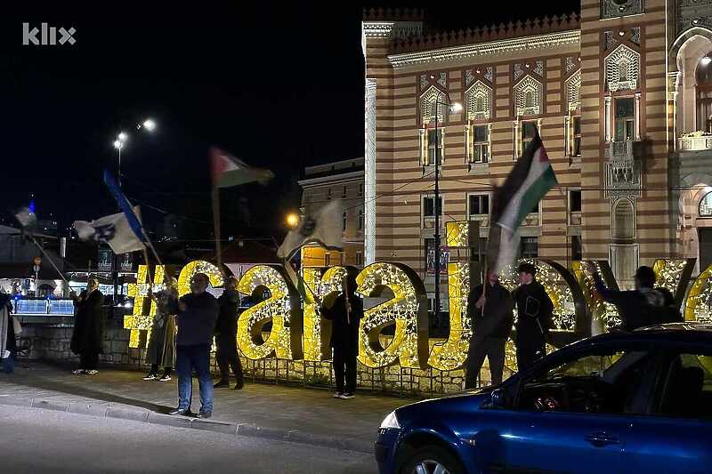 Manja grupa građana iz Turske i Sirije na ulicama Sarajeva podržala napad Irana