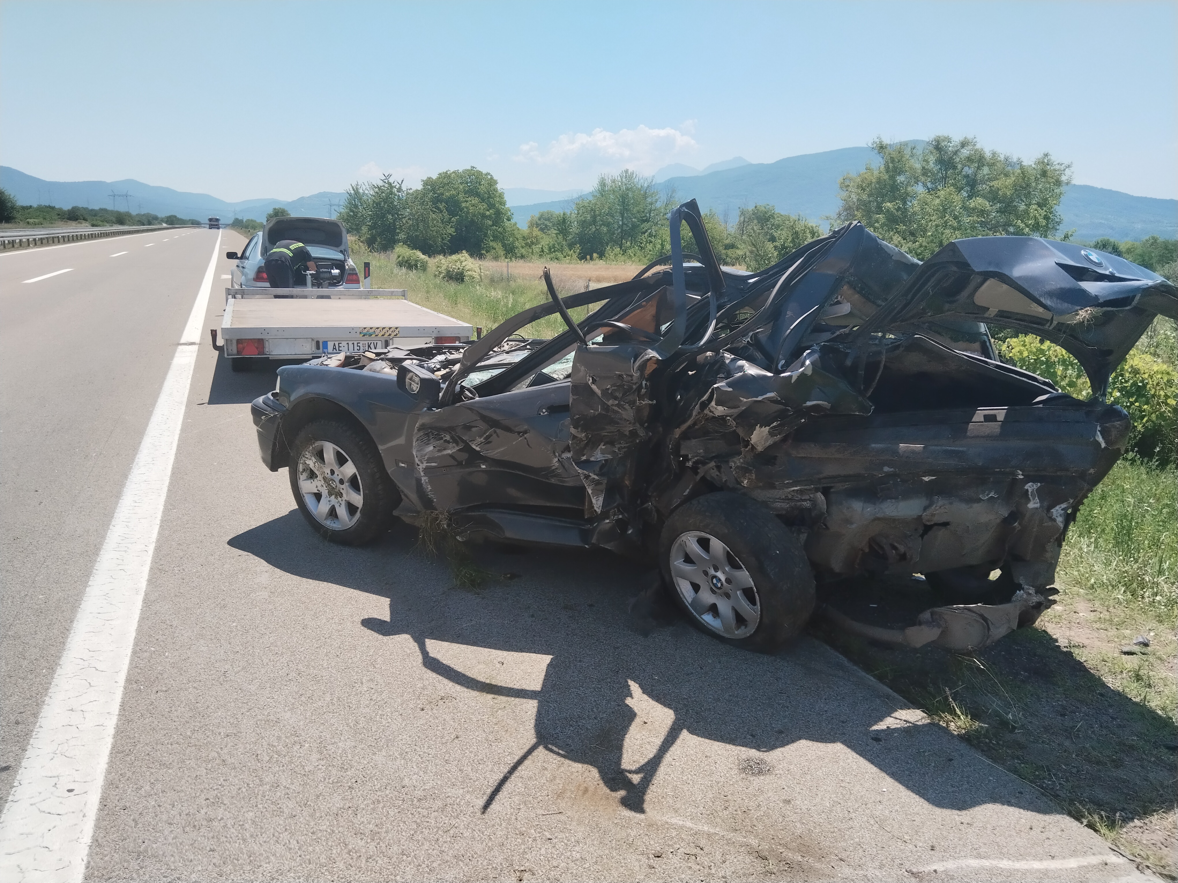 Tragedija na auto-putu kod Niša: Sudarili se BMW i džip, nastradao jedan od vozača