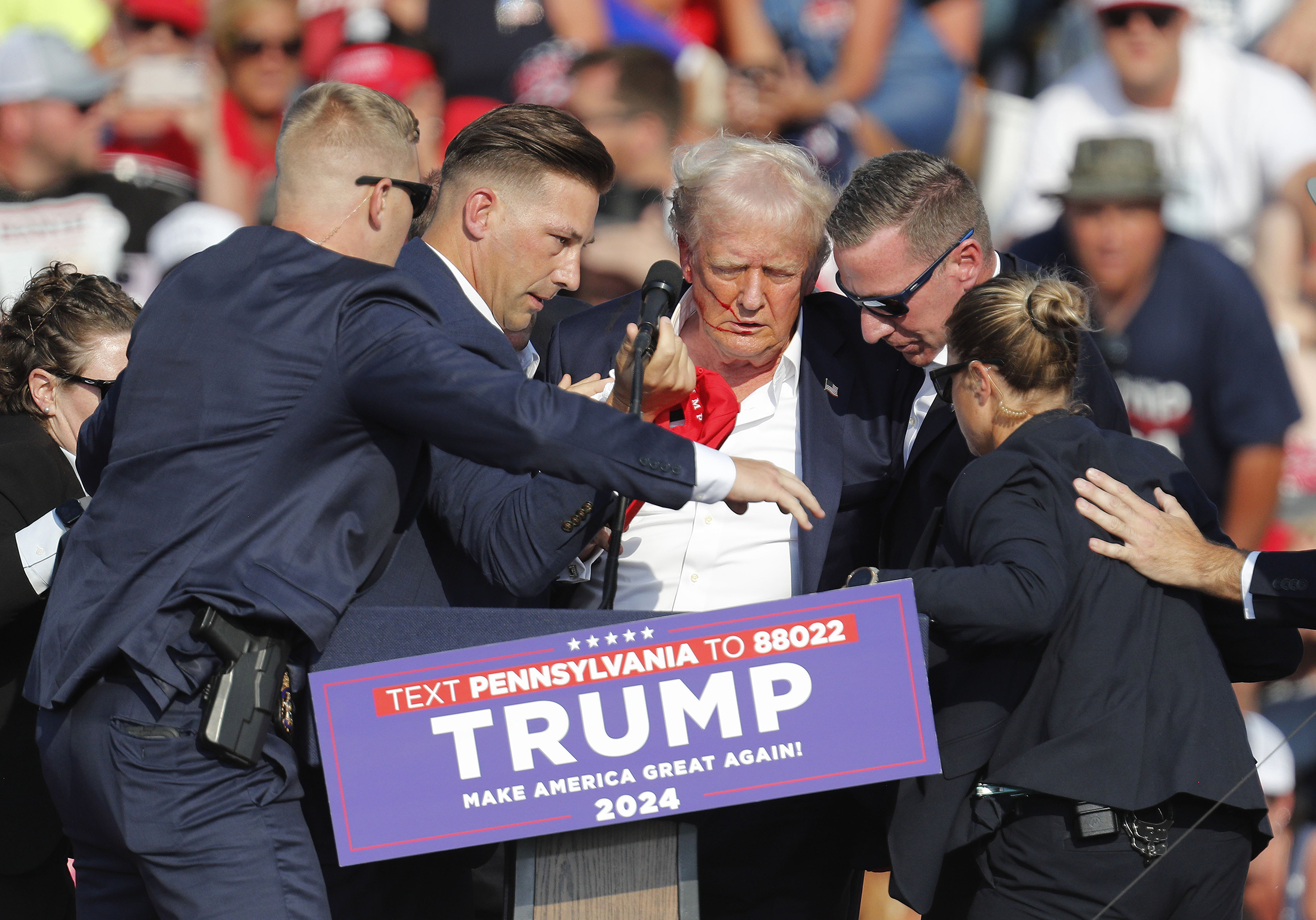 epa11476747 Former US President Donald Trump is rushed off stage by secret service after an incident during a campaign rally at the Butler Farm Show Inc. in Butler, Pennsylvania, USA, 13 July 2024.  EPA-EFE/DAVID MAXWELL