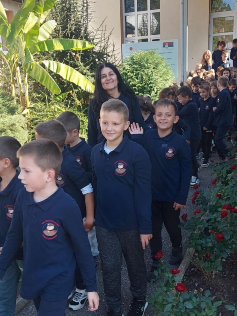 OŠ "Stepa Stepanović"  selo Gornja Gorevnica u selu kod Čačka. učenići nose uniforme školske uniforme