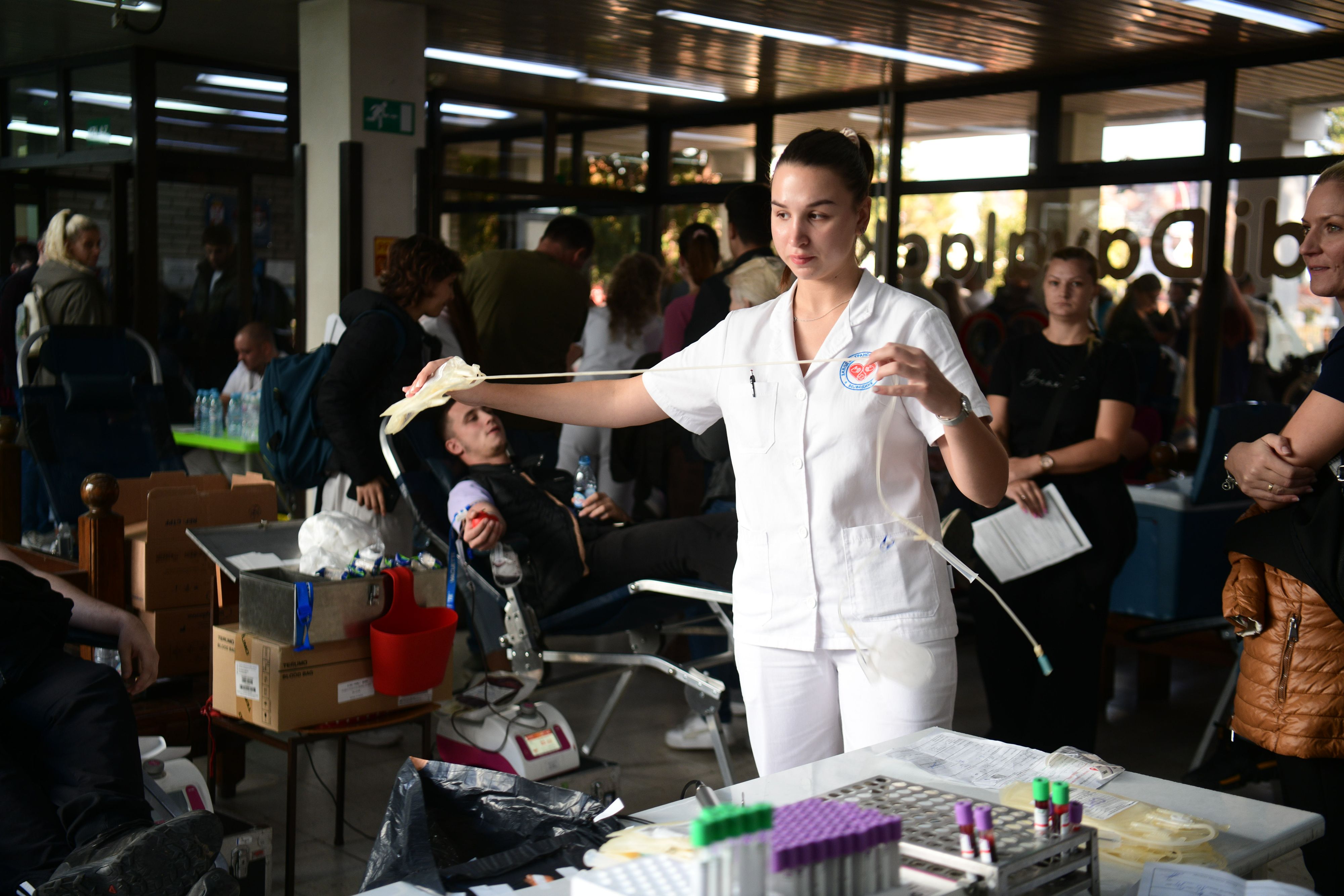 Novi Sad 02.11.2024. Zavod za transfuziju krvi Novi Sad, dobrovoljni davaoci krvi posle nesreće na Železničkoj stanici u Novom Sadu, dobrovoljno davanje krvi Foto: Filip Krainčanić/Novar.s