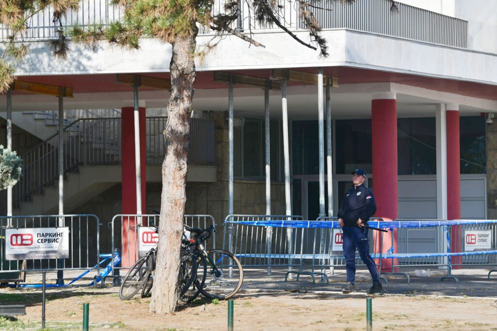 Novi Sad 02.11.2024. Železnčka stanica u Novom Sadu, dan nakon nesreće u kojoj  je poginulo 14. ljudi. Nadstrešnica, staklena terasa, Novosadska Železnička stanica, nesreća Foto: Filip Krainčanić/Nova.rs