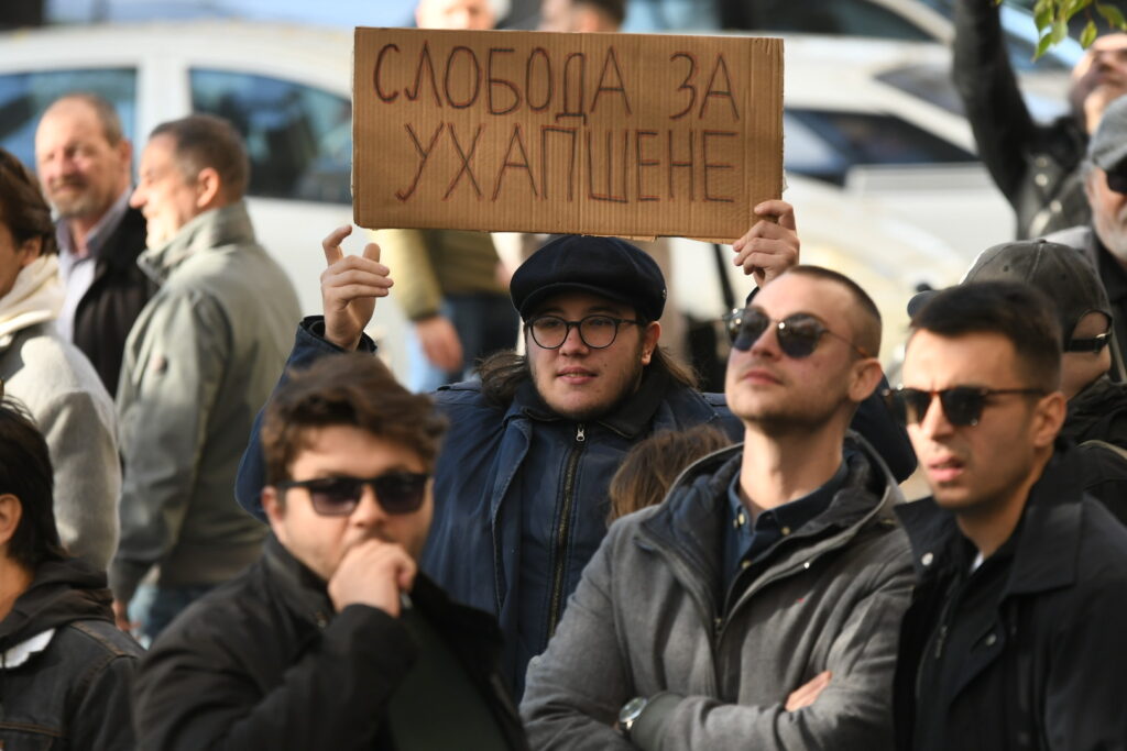 Novi Sad 07.11.2024. Protest zbog hapšenja Gorana Ješića, protest ispred zgrade suda u Novom Sadu Foto: Nenad Mihajlović/Nova.rs