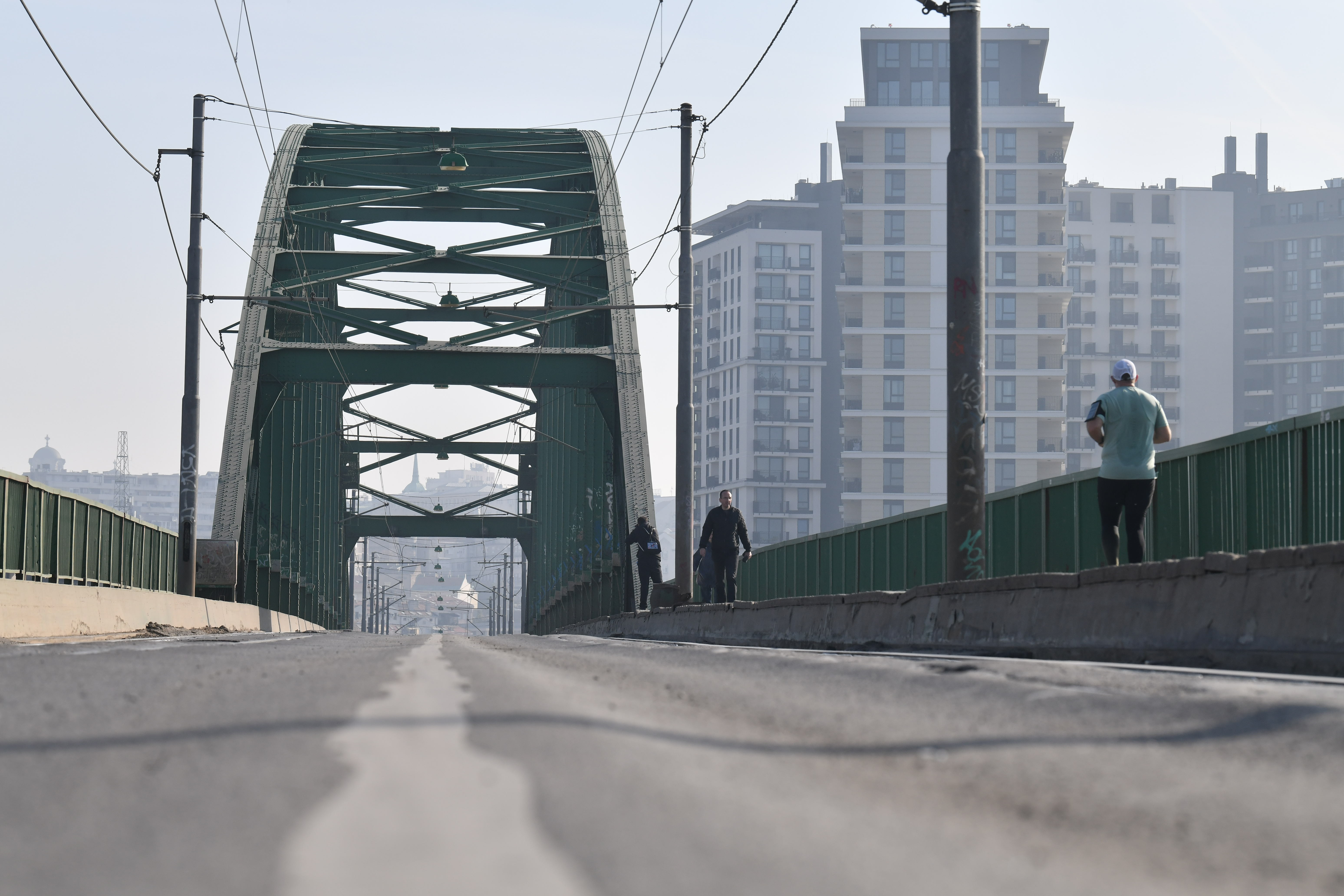 Beograd 02.11.2024. Stari savski most, zatvorn za saobraćaj, počelo rušenje, demontiranje mosta Foto: Goran Srdanov/Nova.rs