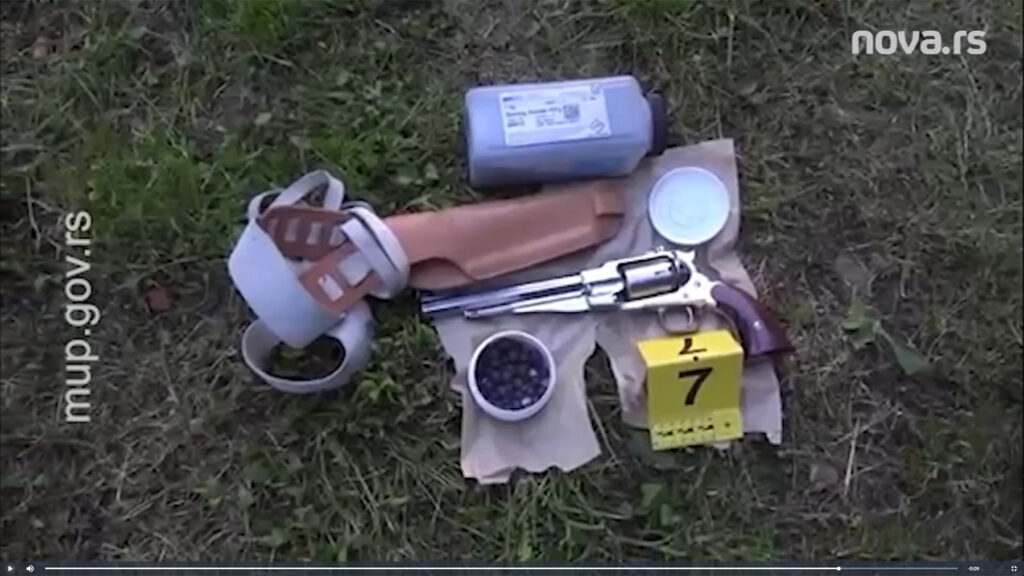 Hapšenje oca masovnog ubice iz Mladenovca, u kući čitav arsenal oružja Foto:MUP