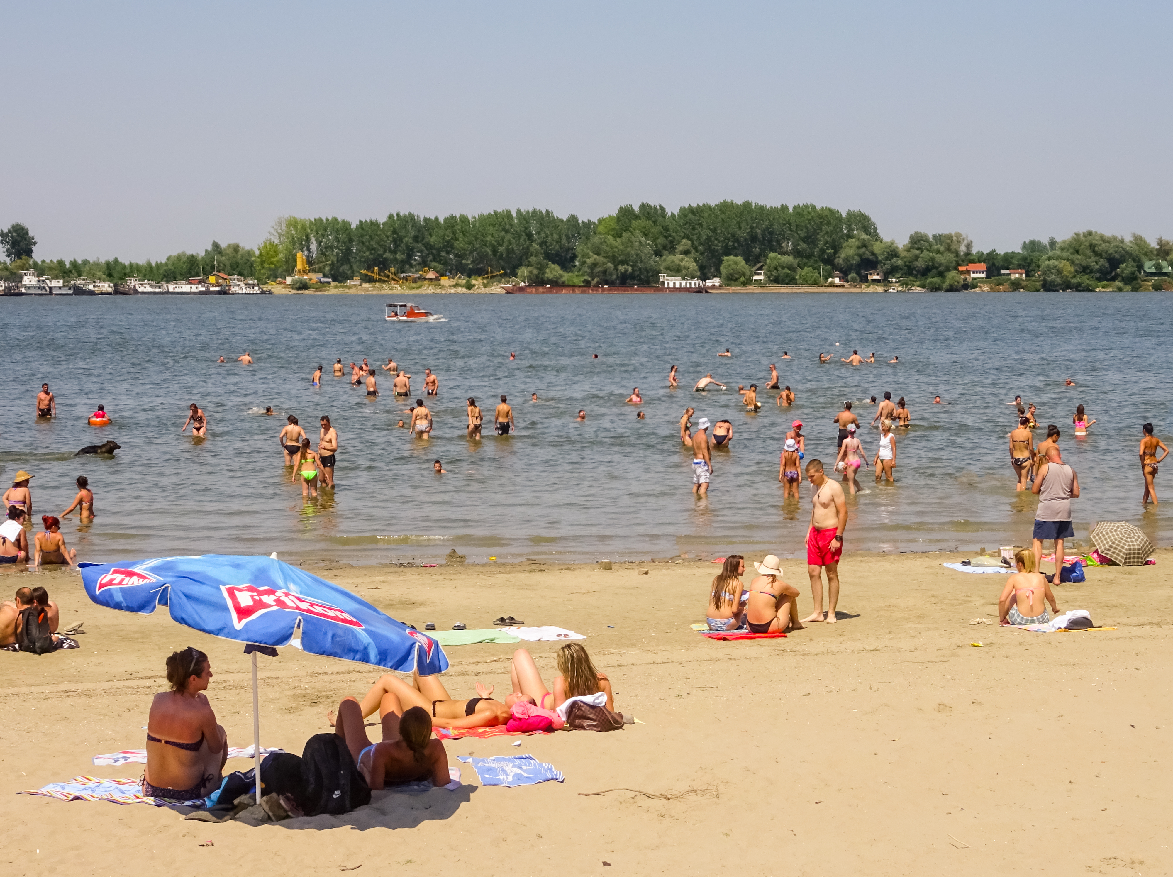 Serbia,,Belgrade,,Danube,River,,June,2017.,Picture,Is,Showing,People