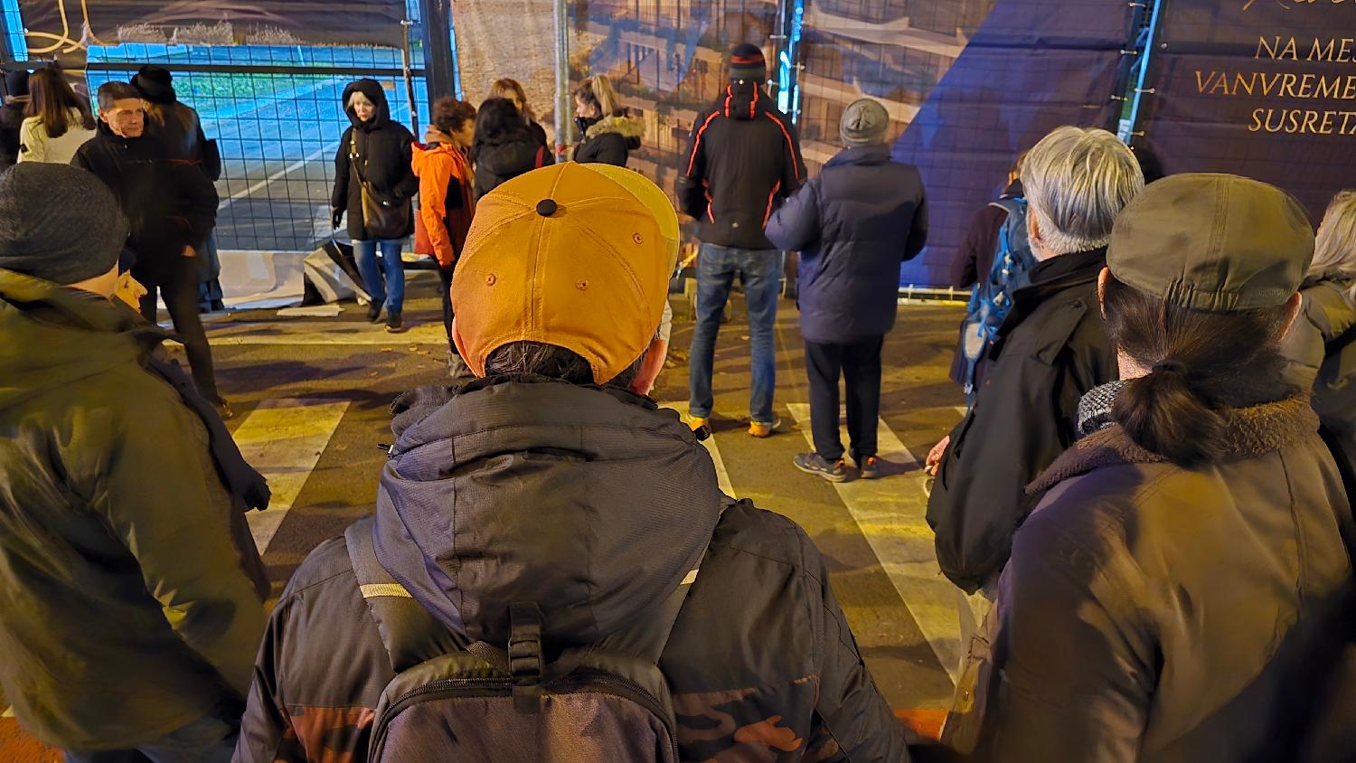 Beograd 15.11.2024. Inicijativa "Odbranimo Jugu" organizovala je danas protestni skup zbog rušenja jednog od prepoznatljivijih simbola Beograda, hotela "Jugoslavija". Foto: FoNet/Marko Dragoslavić