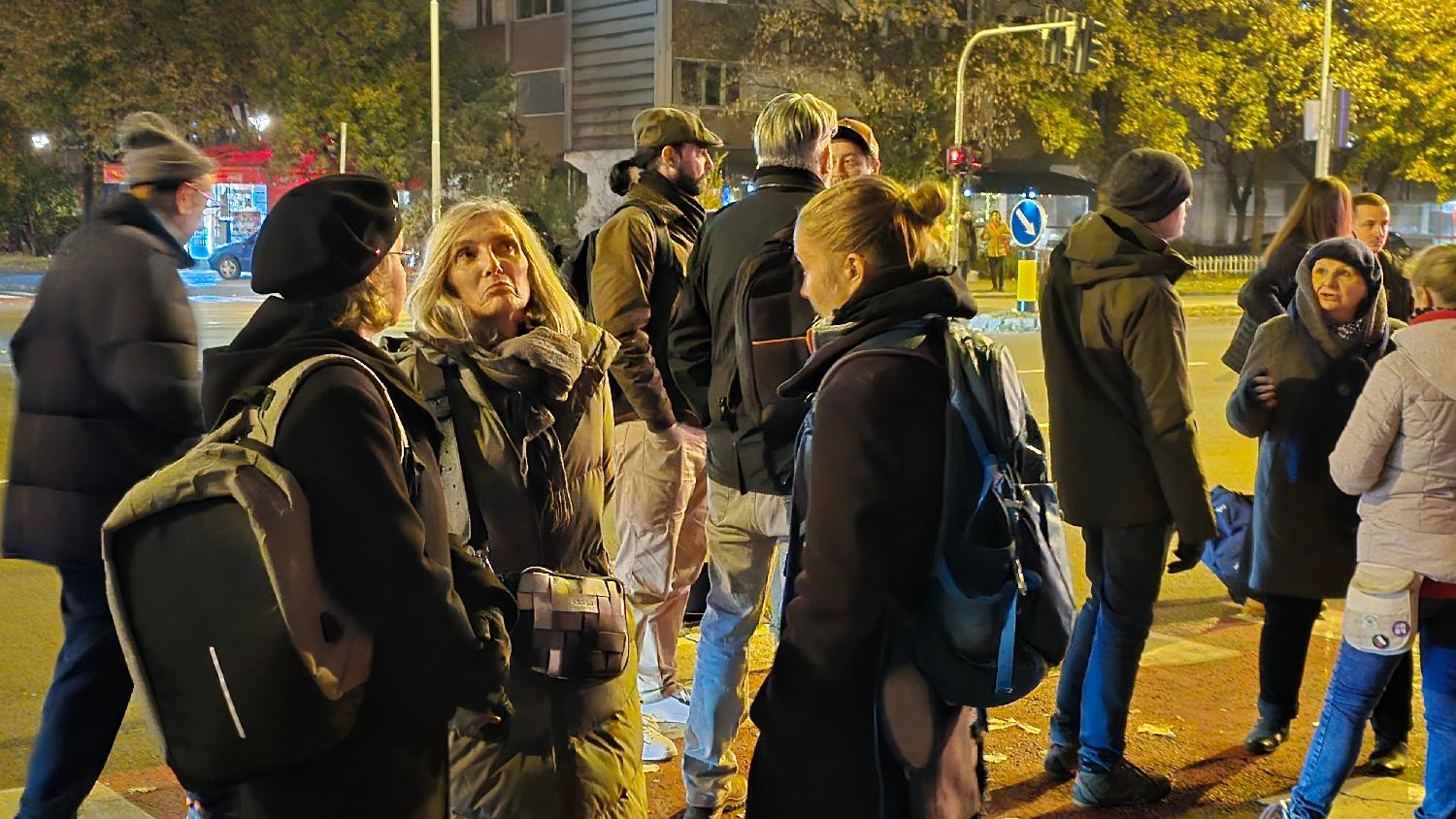 Beograd 15.11.2024. Inicijativa "Odbranimo Jugu" organizovala je danas protestni skup zbog rušenja jednog od prepoznatljivijih simbola Beograda, hotela "Jugoslavija". Foto: FoNet/Marko Dragoslavić