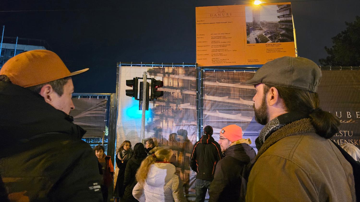 Beograd 15.11.2024. Inicijativa "Odbranimo Jugu" organizovala je danas protestni skup zbog rušenja jednog od prepoznatljivijih simbola Beograda, hotela "Jugoslavija". Foto: FoNet/Marko Dragoslavić