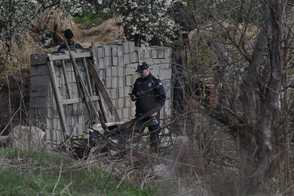 imanje sa koga je nestala danka ilic  28.03.2024. Iskopavanje terena, kopanje. Kuća i imanje gde je nestala mala Danka Ilić. Nestanak devojčice Danke Ilić, Danka Ilića, dvogodišnja devojčica  nestala u naselju Banjsko polje Foto: Goran Srdanov/Nova.rs