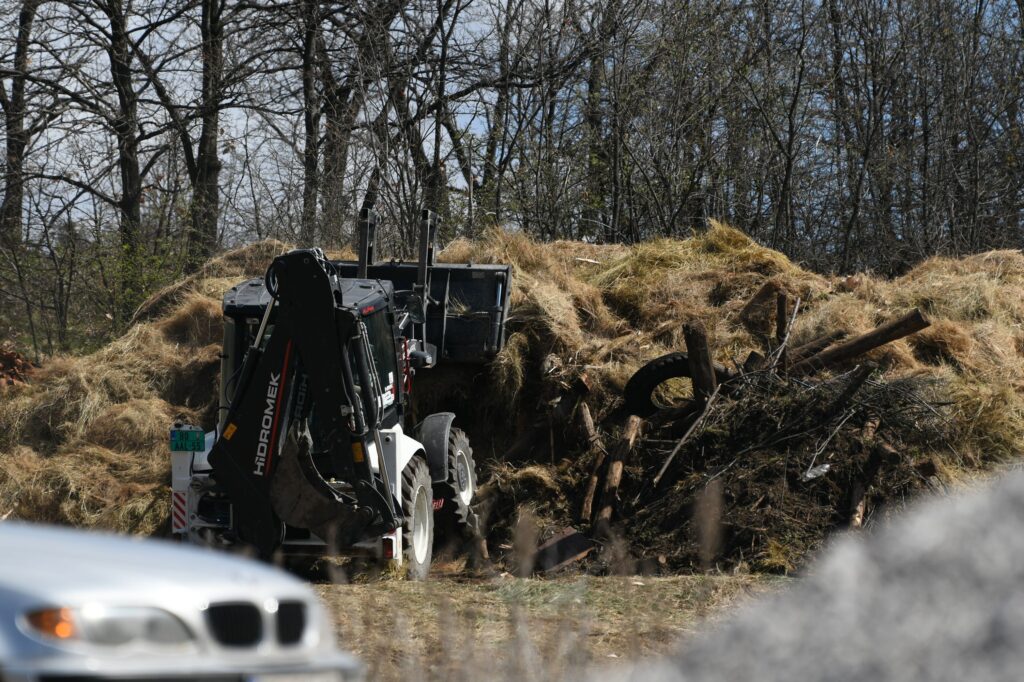 imanje sa koga je nestala danka ilic  Brestovac, Banjsko Polje, Bor 29.03.2024. Bager. Nestanak devojčice Danke Ilić, Danka Ilića, dvogodišnja devojčica  nestala u naselju Banjsko polje Foto: Filip Krainčanić/Nova.rs