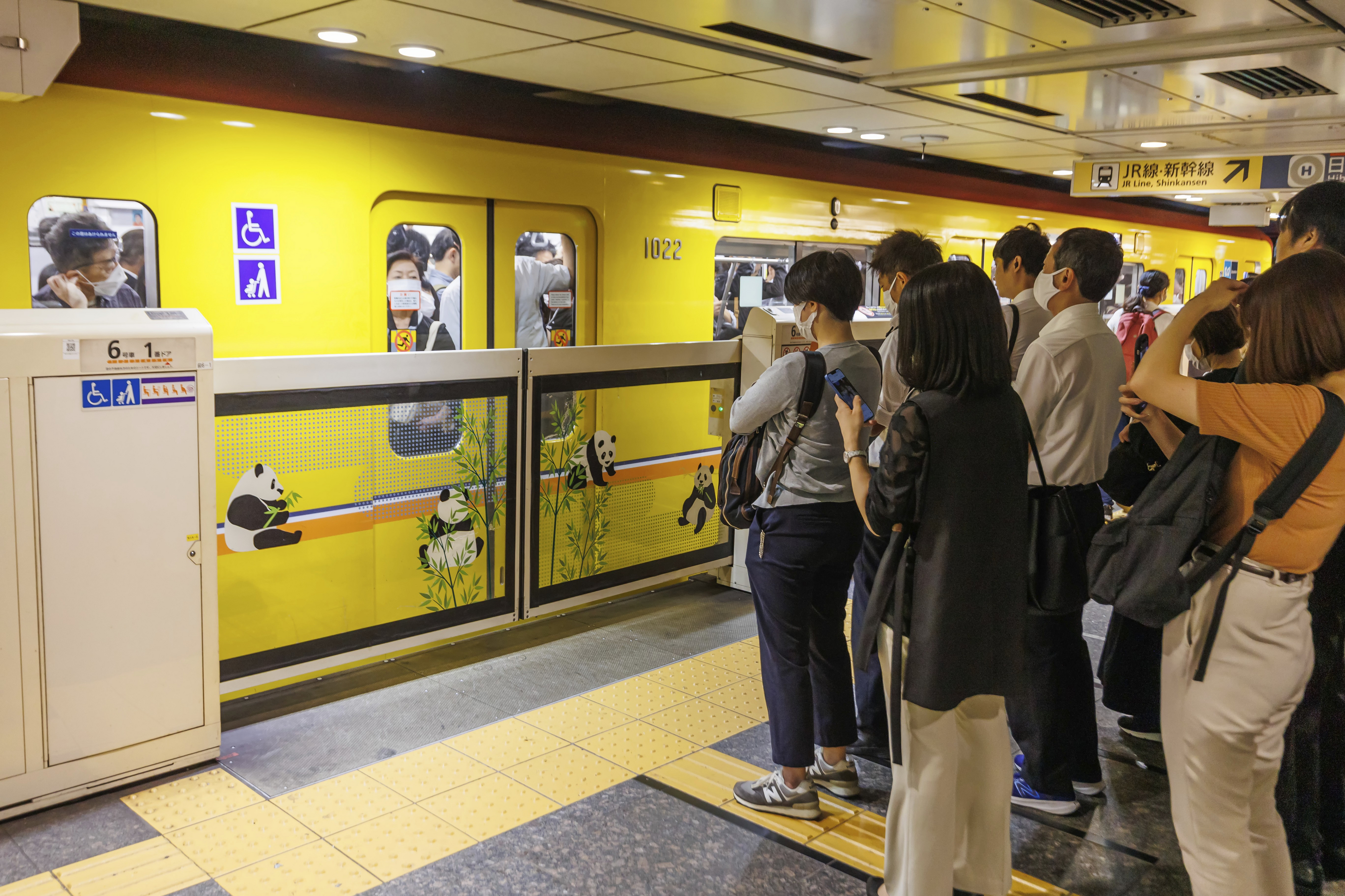 Rush hour on the Tokyo Metro at Ueno station in Tokyo, Japan,Image: 835078010, License: Rights-managed, Restrictions: , Model Release: no, Credit line: Markus Mainka / imageBROKER / Profimedia
