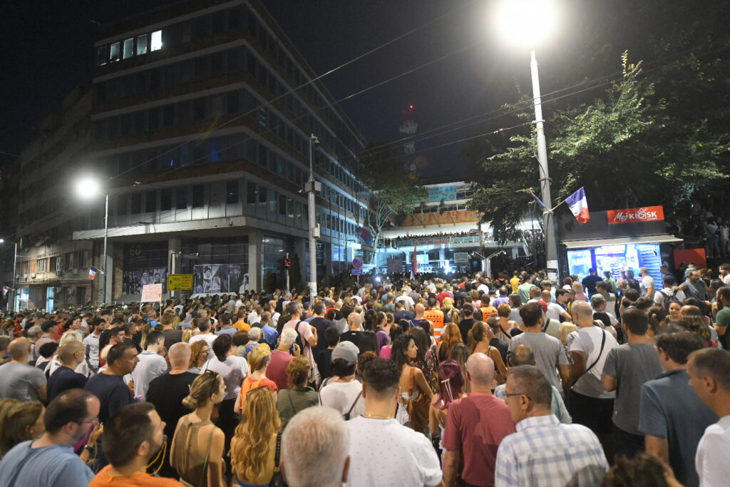Beograd 01.09.2024. Protest ispred RTS-a protiv kopanja litijuma, litijum, Rio Tinto